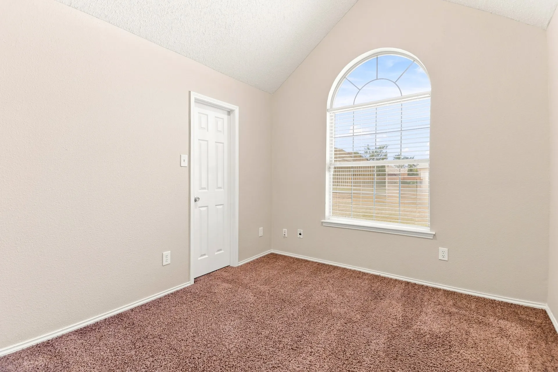Single Family Residence For Sale in Dallas County , 1901 Clifton Drive, Mesquite, Texas 75149, 4 Bedroom, 2 Bathroom, 2 Garage spaces, 2,195 Sqft, built in 1997, mls#21393729, Real Estate Agent in Mesquite, Homes For Sale in Dallas county, Homes For Sale in Mesquite, Realtor in Mesquite Texas, Real Estate Brokerage Independent Realty Texas, Luminita Cordes Realtor