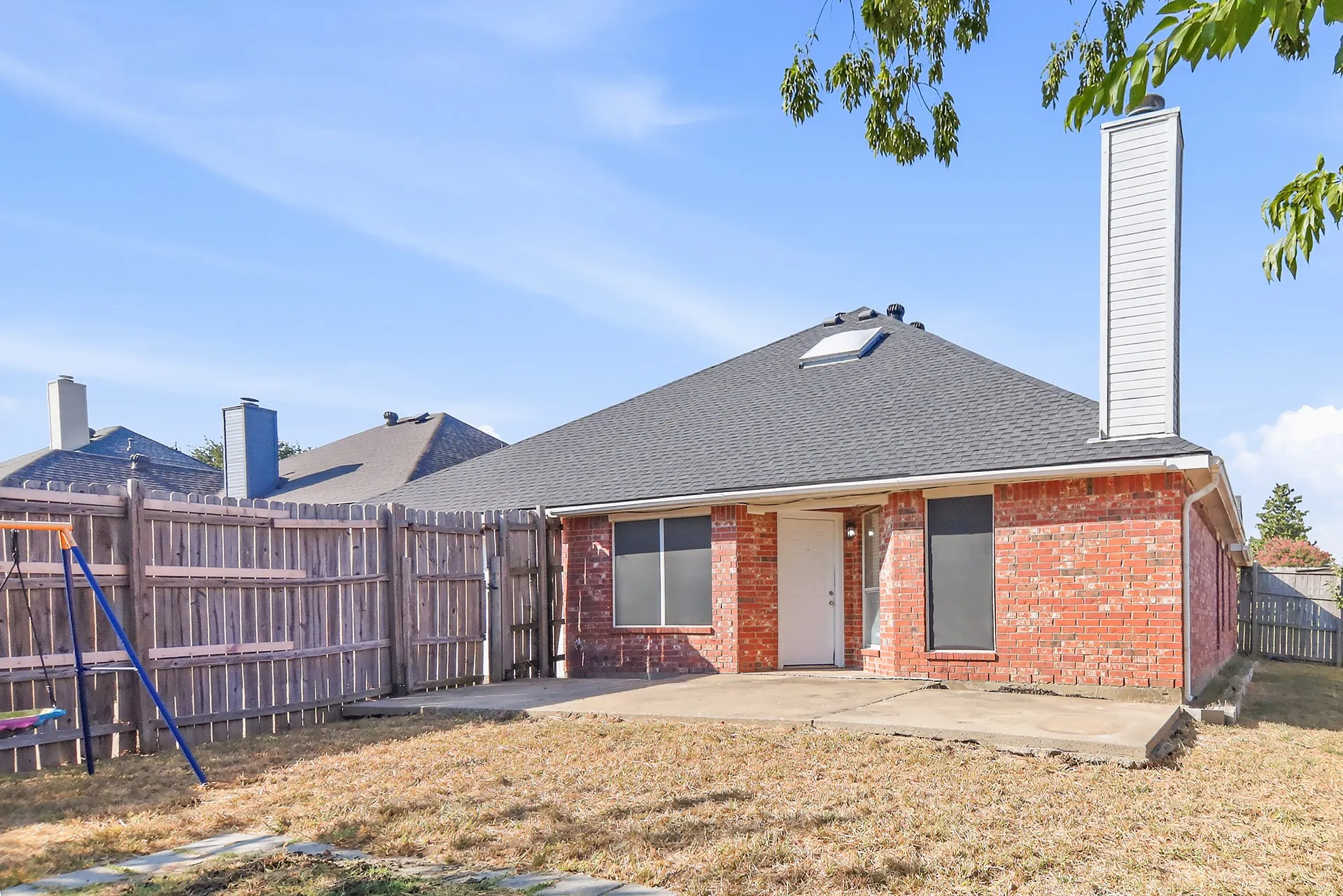 Single Family Residence For Sale in Dallas County , 1901 Clifton Drive, Mesquite, Texas 75149, 4 Bedroom, 2 Bathroom, 2 Garage spaces, 2,195 Sqft, built in 1997, mls#21393729, Real Estate Agent in Mesquite, Homes For Sale in Dallas county, Homes For Sale in Mesquite, Realtor in Mesquite Texas, Real Estate Brokerage Independent Realty Texas, Luminita Cordes Realtor