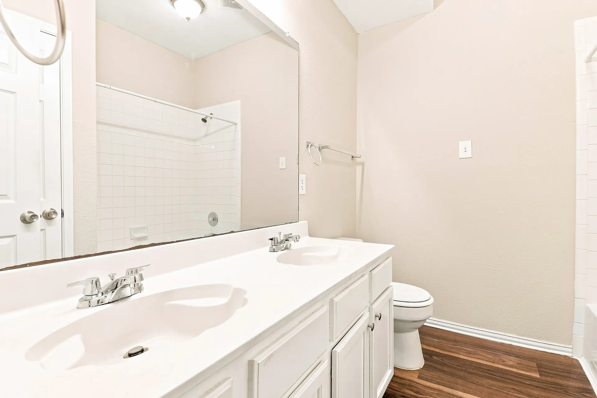 Single Family Residence For Sale in Dallas County , 1901 Clifton Drive, Mesquite, Texas 75149, 4 Bedroom, 2 Bathroom, 2 Garage spaces, 2,195 Sqft, built in 1997, mls#21393729, Real Estate Agent in Mesquite, Homes For Sale in Dallas county, Homes For Sale in Mesquite, Realtor in Mesquite Texas, Real Estate Brokerage Independent Realty Texas, Luminita Cordes Realtor