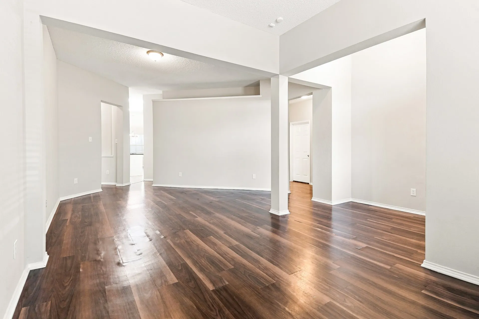 Single Family Residence For Sale in Dallas County , 1901 Clifton Drive, Mesquite, Texas 75149, 4 Bedroom, 2 Bathroom, 2 Garage spaces, 2,195 Sqft, built in 1997, mls#21393729, Real Estate Agent in Mesquite, Homes For Sale in Dallas county, Homes For Sale in Mesquite, Realtor in Mesquite Texas, Real Estate Brokerage Independent Realty Texas, Luminita Cordes Realtor