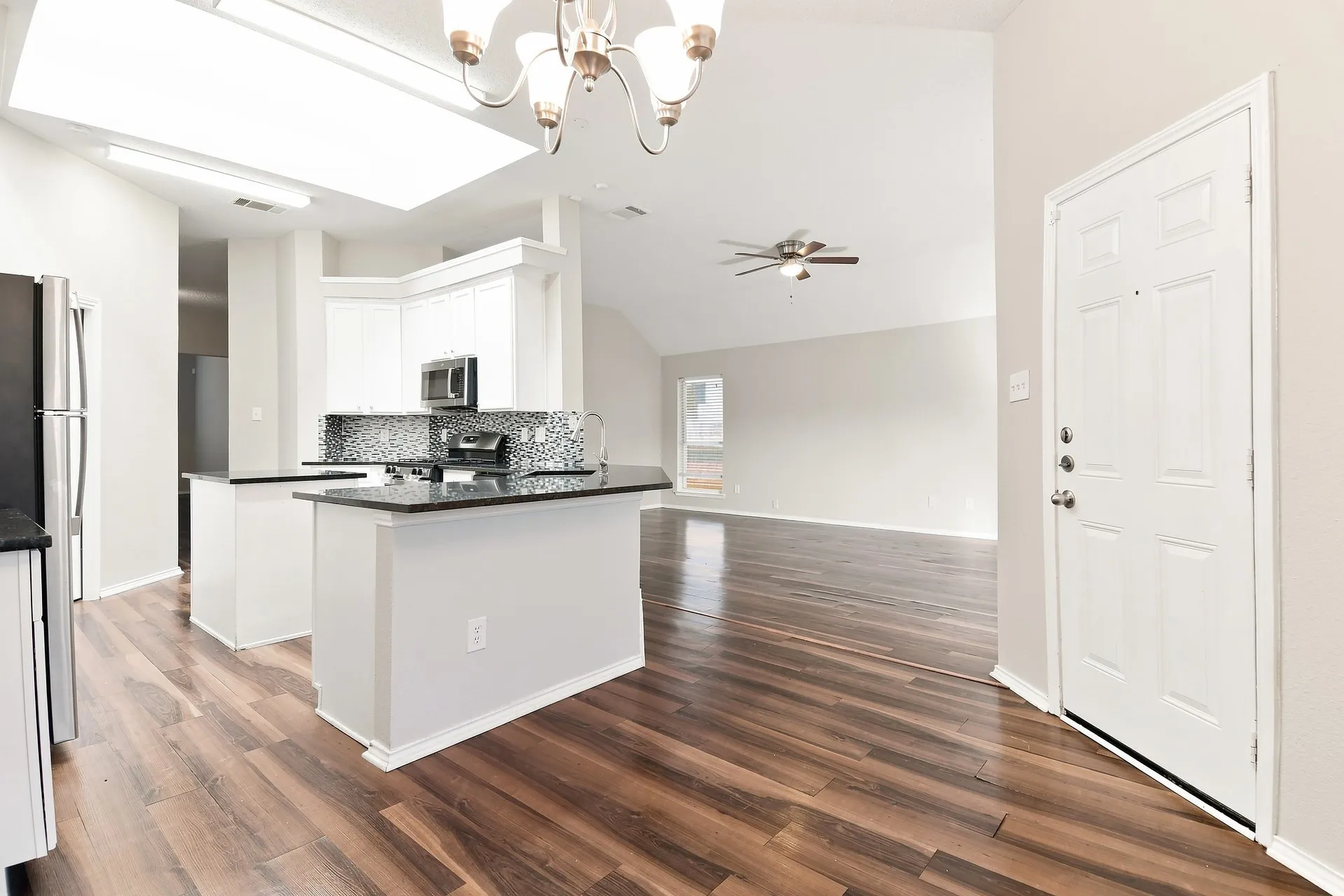 Single Family Residence For Sale in Dallas County , 1901 Clifton Drive, Mesquite, Texas 75149, 4 Bedroom, 2 Bathroom, 2 Garage spaces, 2,195 Sqft, built in 1997, mls#21393729, Real Estate Agent in Mesquite, Homes For Sale in Dallas county, Homes For Sale in Mesquite, Realtor in Mesquite Texas, Real Estate Brokerage Independent Realty Texas, Luminita Cordes Realtor