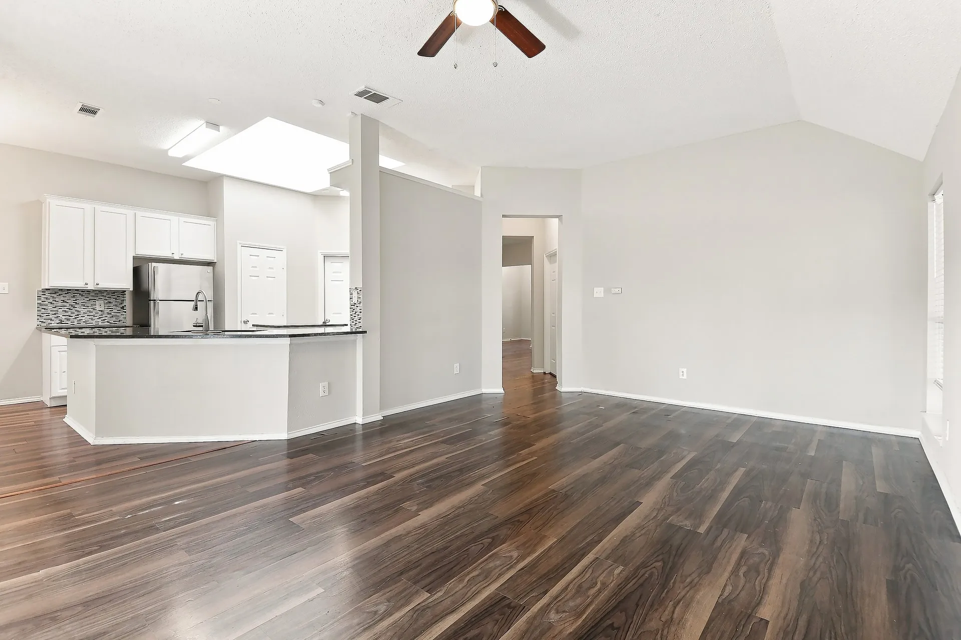 Single Family Residence For Sale in Dallas County , 1901 Clifton Drive, Mesquite, Texas 75149, 4 Bedroom, 2 Bathroom, 2 Garage spaces, 2,195 Sqft, built in 1997, mls#21393729, Real Estate Agent in Mesquite, Homes For Sale in Dallas county, Homes For Sale in Mesquite, Realtor in Mesquite Texas, Real Estate Brokerage Independent Realty Texas, Luminita Cordes Realtor