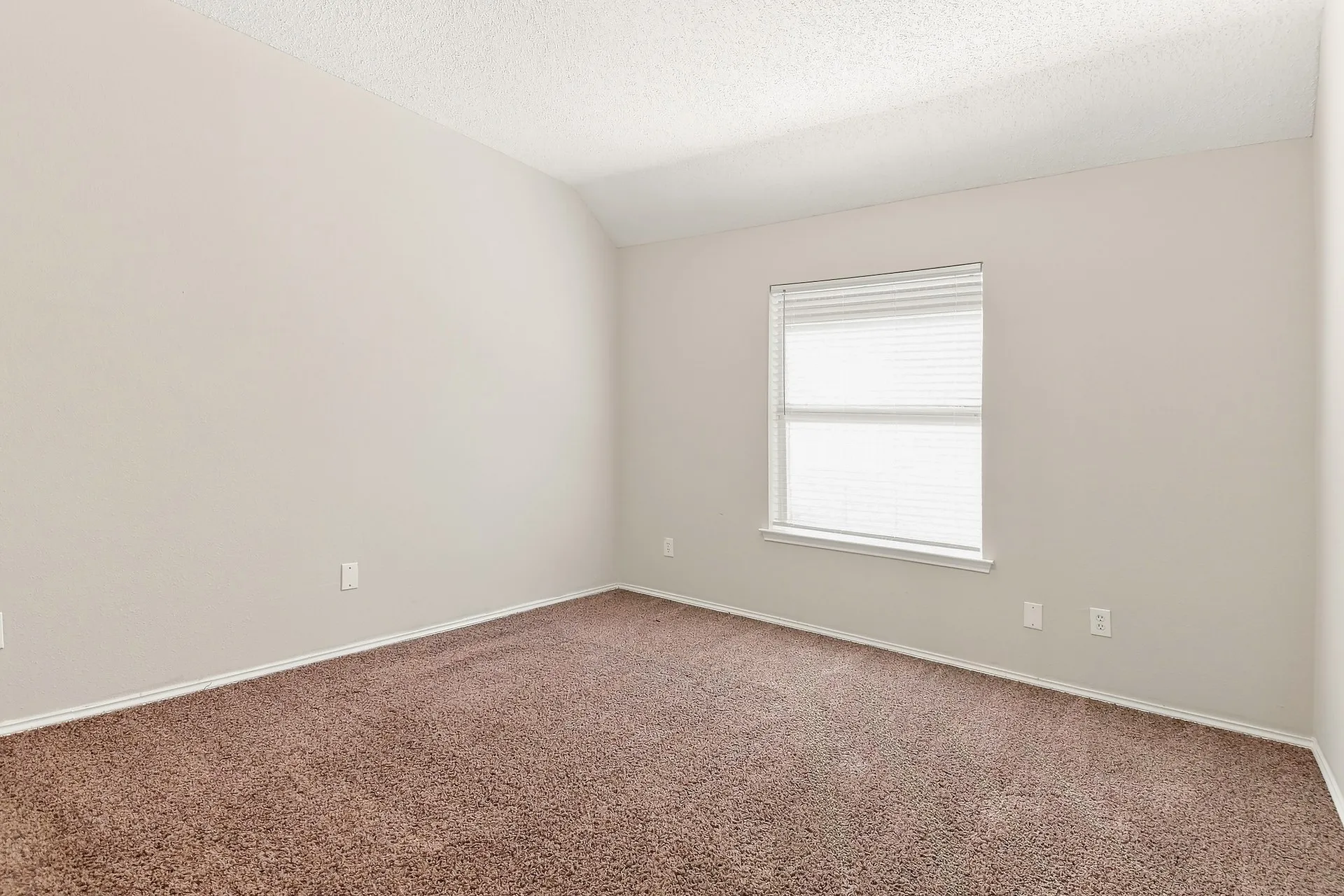 Single Family Residence For Sale in Dallas County , 1901 Clifton Drive, Mesquite, Texas 75149, 4 Bedroom, 2 Bathroom, 2 Garage spaces, 2,195 Sqft, built in 1997, mls#21393729, Real Estate Agent in Mesquite, Homes For Sale in Dallas county, Homes For Sale in Mesquite, Realtor in Mesquite Texas, Real Estate Brokerage Independent Realty Texas, Luminita Cordes Realtor