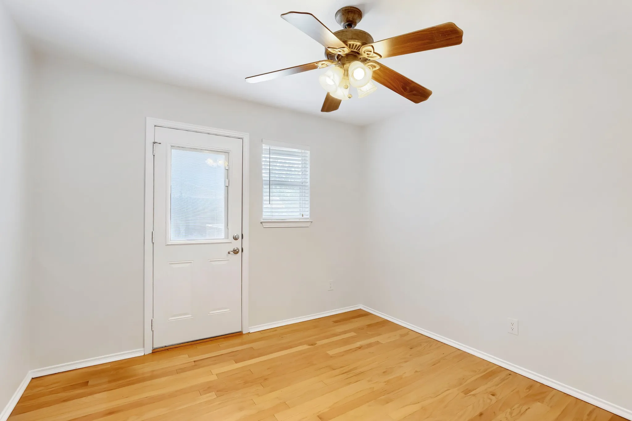 Single Family Residence For Sale in Dallas County , 2912 Marsann Lane, Farmers Branch, Texas 75234, 4 Bedroom, 3 Bathroom, 2 Garage spaces, 1,759 Sqft, built in 1970, mls#21393506, Real Estate Agent in Farmers Branch, Homes For Sale in Dallas county, Homes For Sale in Farmers Branch, Realtor in Farmers Branch Texas, Real Estate Brokerage Independent Realty Texas, Luminita Cordes Realtor