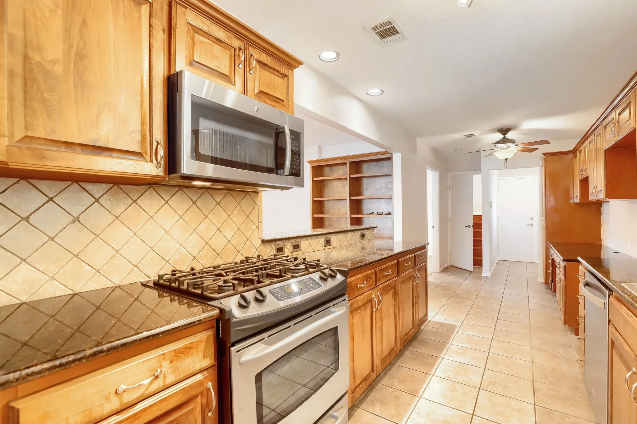 Single Family Residence For Sale in Dallas County , 2912 Marsann Lane, Farmers Branch, Texas 75234, 4 Bedroom, 3 Bathroom, 2 Garage spaces, 1,759 Sqft, built in 1970, mls#21393506, Real Estate Agent in Farmers Branch, Homes For Sale in Dallas county, Homes For Sale in Farmers Branch, Realtor in Farmers Branch Texas, Real Estate Brokerage Independent Realty Texas, Luminita Cordes Realtor
