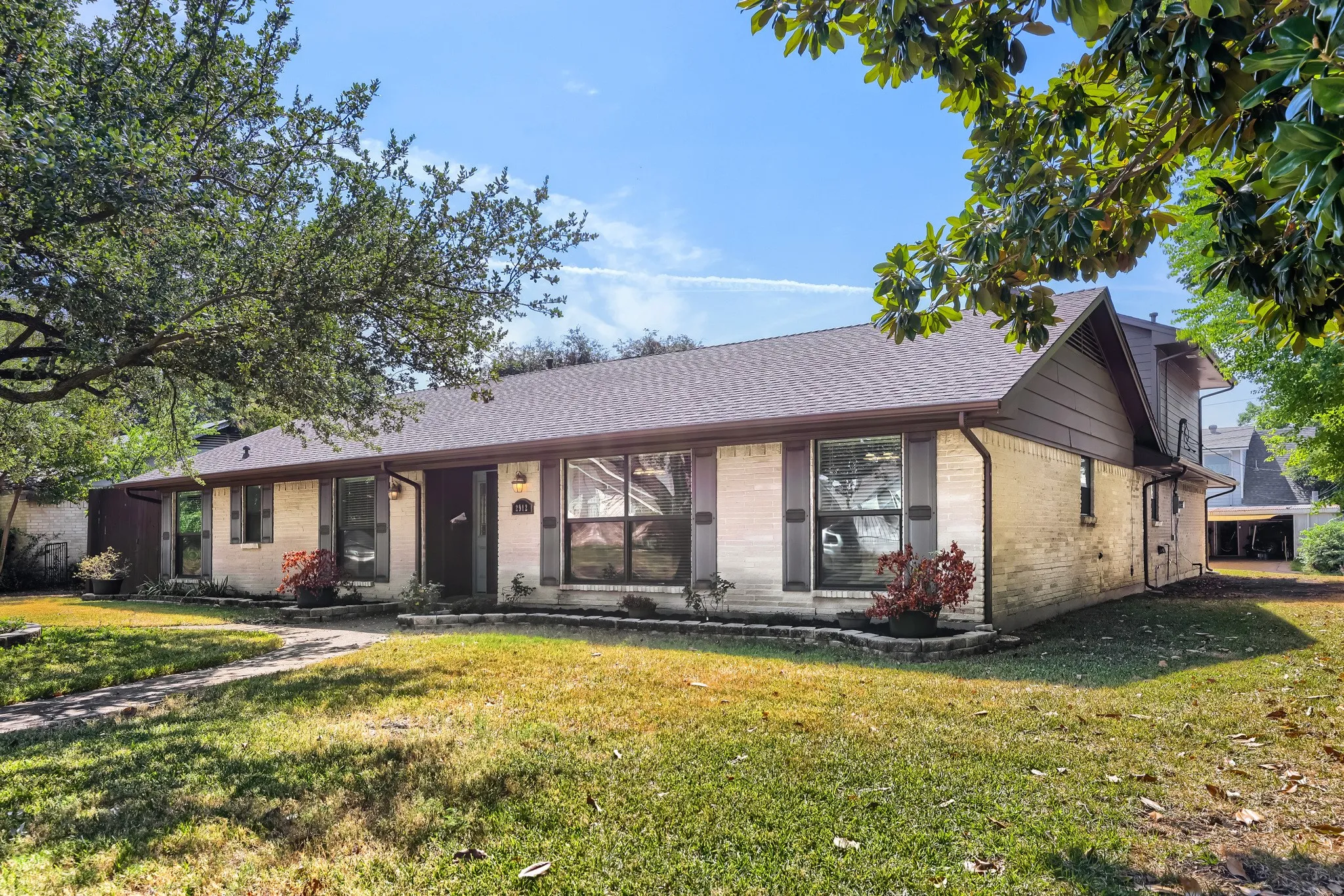 Single Family Residence For Sale in Dallas County , 2912 Marsann Lane, Farmers Branch, Texas 75234, 4 Bedroom, 3 Bathroom, 2 Garage spaces, 1,759 Sqft, built in 1970, mls#21393506, Real Estate Agent in Farmers Branch, Homes For Sale in Dallas county, Homes For Sale in Farmers Branch, Realtor in Farmers Branch Texas, Real Estate Brokerage Independent Realty Texas, Luminita Cordes Realtor