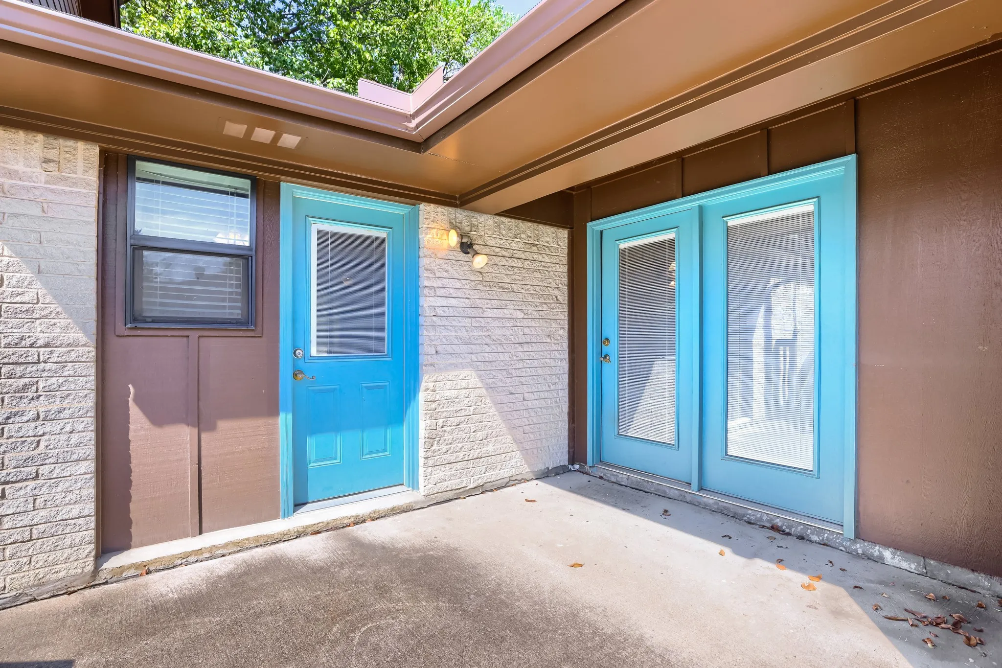 Single Family Residence For Sale in Dallas County , 2912 Marsann Lane, Farmers Branch, Texas 75234, 4 Bedroom, 3 Bathroom, 2 Garage spaces, 1,759 Sqft, built in 1970, mls#21393506, Real Estate Agent in Farmers Branch, Homes For Sale in Dallas county, Homes For Sale in Farmers Branch, Realtor in Farmers Branch Texas, Real Estate Brokerage Independent Realty Texas, Luminita Cordes Realtor