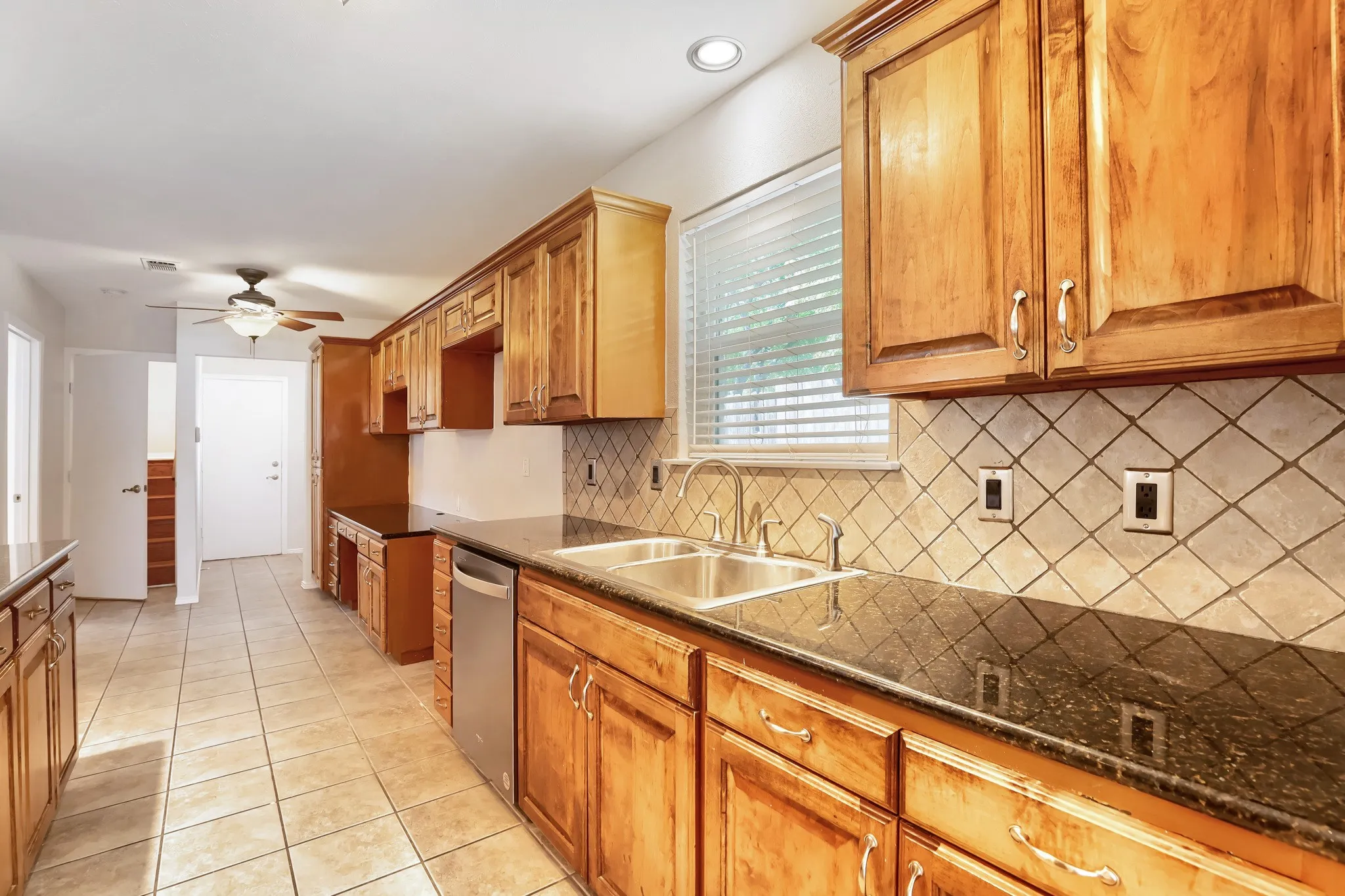 Single Family Residence For Sale in Dallas County , 2912 Marsann Lane, Farmers Branch, Texas 75234, 4 Bedroom, 3 Bathroom, 2 Garage spaces, 1,759 Sqft, built in 1970, mls#21393506, Real Estate Agent in Farmers Branch, Homes For Sale in Dallas county, Homes For Sale in Farmers Branch, Realtor in Farmers Branch Texas, Real Estate Brokerage Independent Realty Texas, Luminita Cordes Realtor