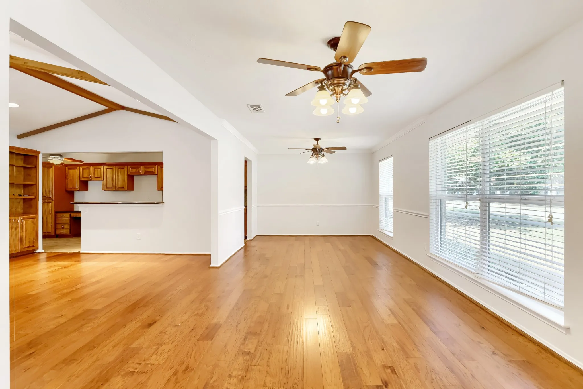 Single Family Residence For Sale in Dallas County , 2912 Marsann Lane, Farmers Branch, Texas 75234, 4 Bedroom, 3 Bathroom, 2 Garage spaces, 1,759 Sqft, built in 1970, mls#21393506, Real Estate Agent in Farmers Branch, Homes For Sale in Dallas county, Homes For Sale in Farmers Branch, Realtor in Farmers Branch Texas, Real Estate Brokerage Independent Realty Texas, Luminita Cordes Realtor