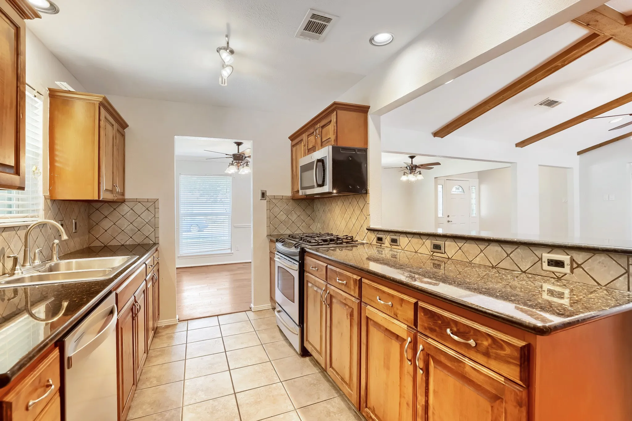 Single Family Residence For Sale in Dallas County , 2912 Marsann Lane, Farmers Branch, Texas 75234, 4 Bedroom, 3 Bathroom, 2 Garage spaces, 1,759 Sqft, built in 1970, mls#21393506, Real Estate Agent in Farmers Branch, Homes For Sale in Dallas county, Homes For Sale in Farmers Branch, Realtor in Farmers Branch Texas, Real Estate Brokerage Independent Realty Texas, Luminita Cordes Realtor
