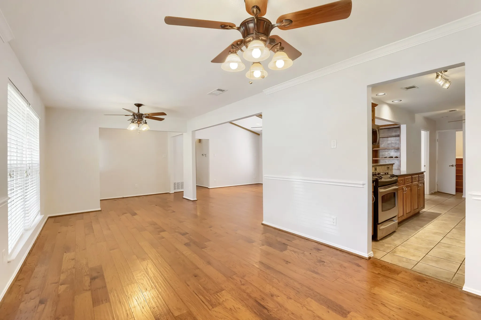 Single Family Residence For Sale in Dallas County , 2912 Marsann Lane, Farmers Branch, Texas 75234, 4 Bedroom, 3 Bathroom, 2 Garage spaces, 1,759 Sqft, built in 1970, mls#21393506, Real Estate Agent in Farmers Branch, Homes For Sale in Dallas county, Homes For Sale in Farmers Branch, Realtor in Farmers Branch Texas, Real Estate Brokerage Independent Realty Texas, Luminita Cordes Realtor