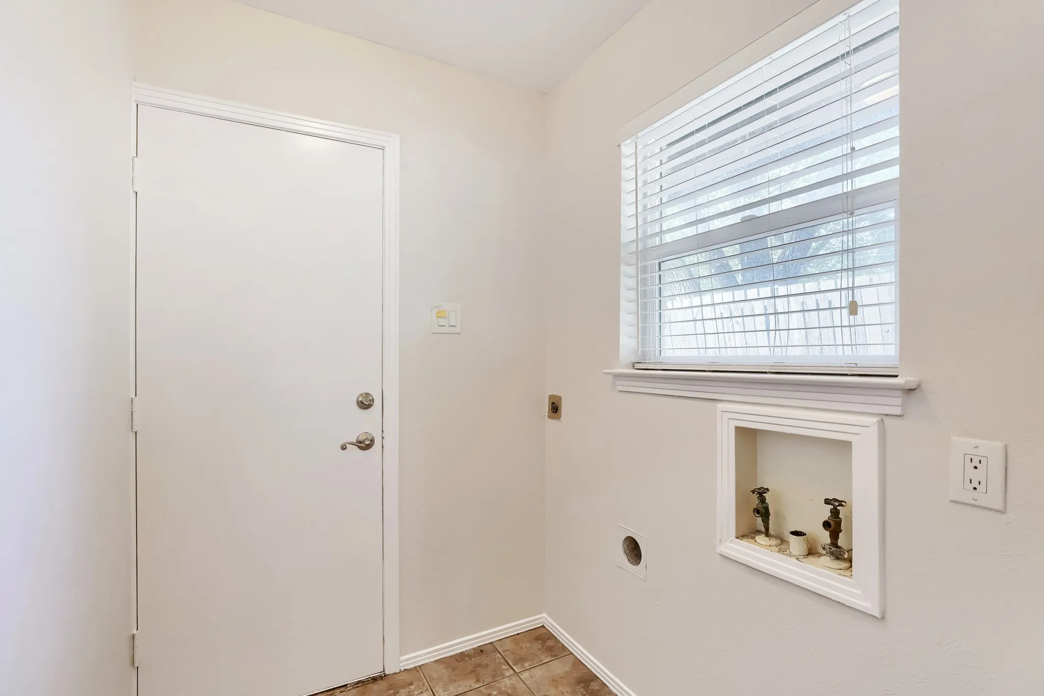 Single Family Residence For Sale in Dallas County , 2912 Marsann Lane, Farmers Branch, Texas 75234, 4 Bedroom, 3 Bathroom, 2 Garage spaces, 1,759 Sqft, built in 1970, mls#21393506, Real Estate Agent in Farmers Branch, Homes For Sale in Dallas county, Homes For Sale in Farmers Branch, Realtor in Farmers Branch Texas, Real Estate Brokerage Independent Realty Texas, Luminita Cordes Realtor