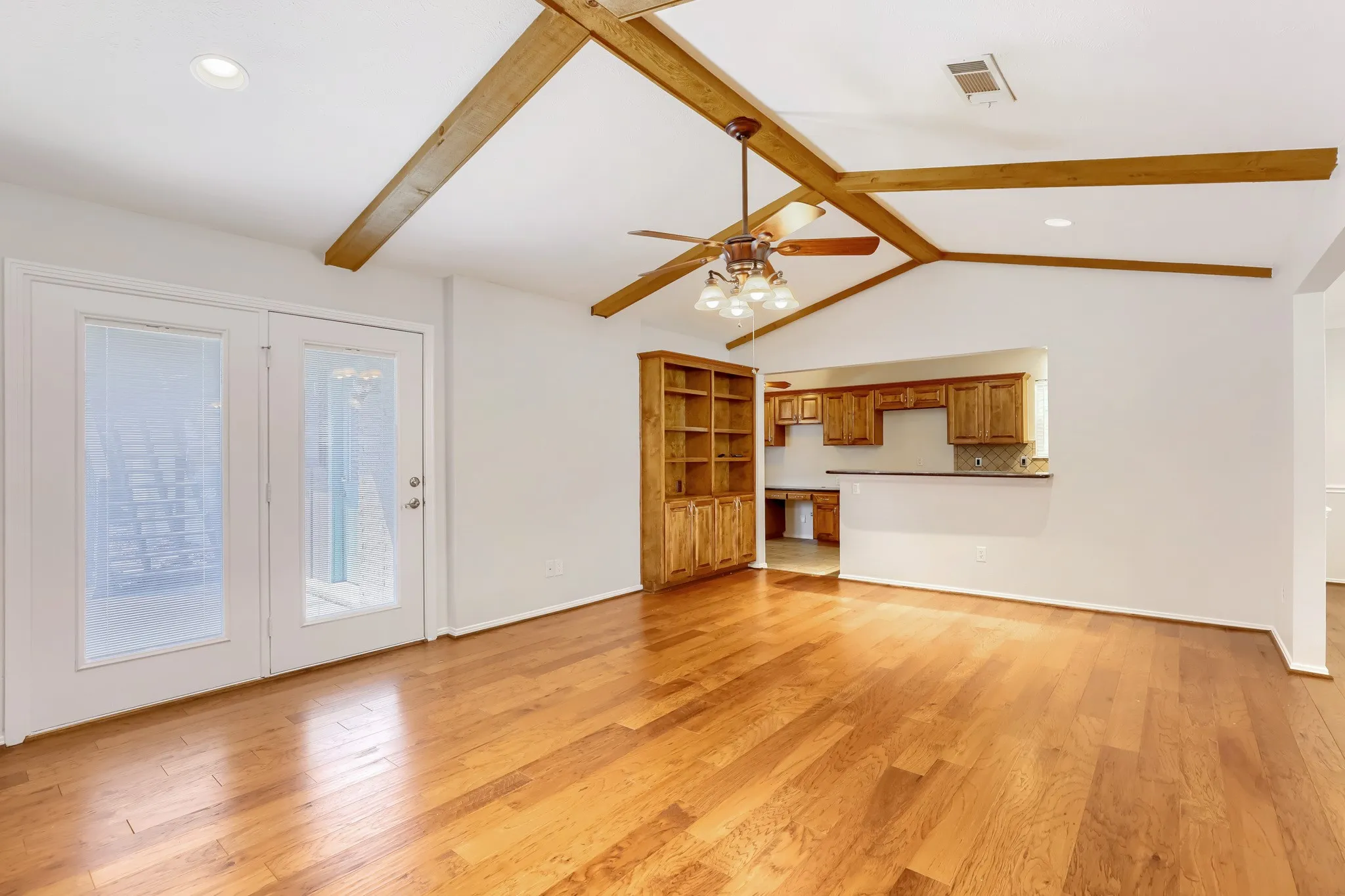 Single Family Residence For Sale in Dallas County , 2912 Marsann Lane, Farmers Branch, Texas 75234, 4 Bedroom, 3 Bathroom, 2 Garage spaces, 1,759 Sqft, built in 1970, mls#21393506, Real Estate Agent in Farmers Branch, Homes For Sale in Dallas county, Homes For Sale in Farmers Branch, Realtor in Farmers Branch Texas, Real Estate Brokerage Independent Realty Texas, Luminita Cordes Realtor