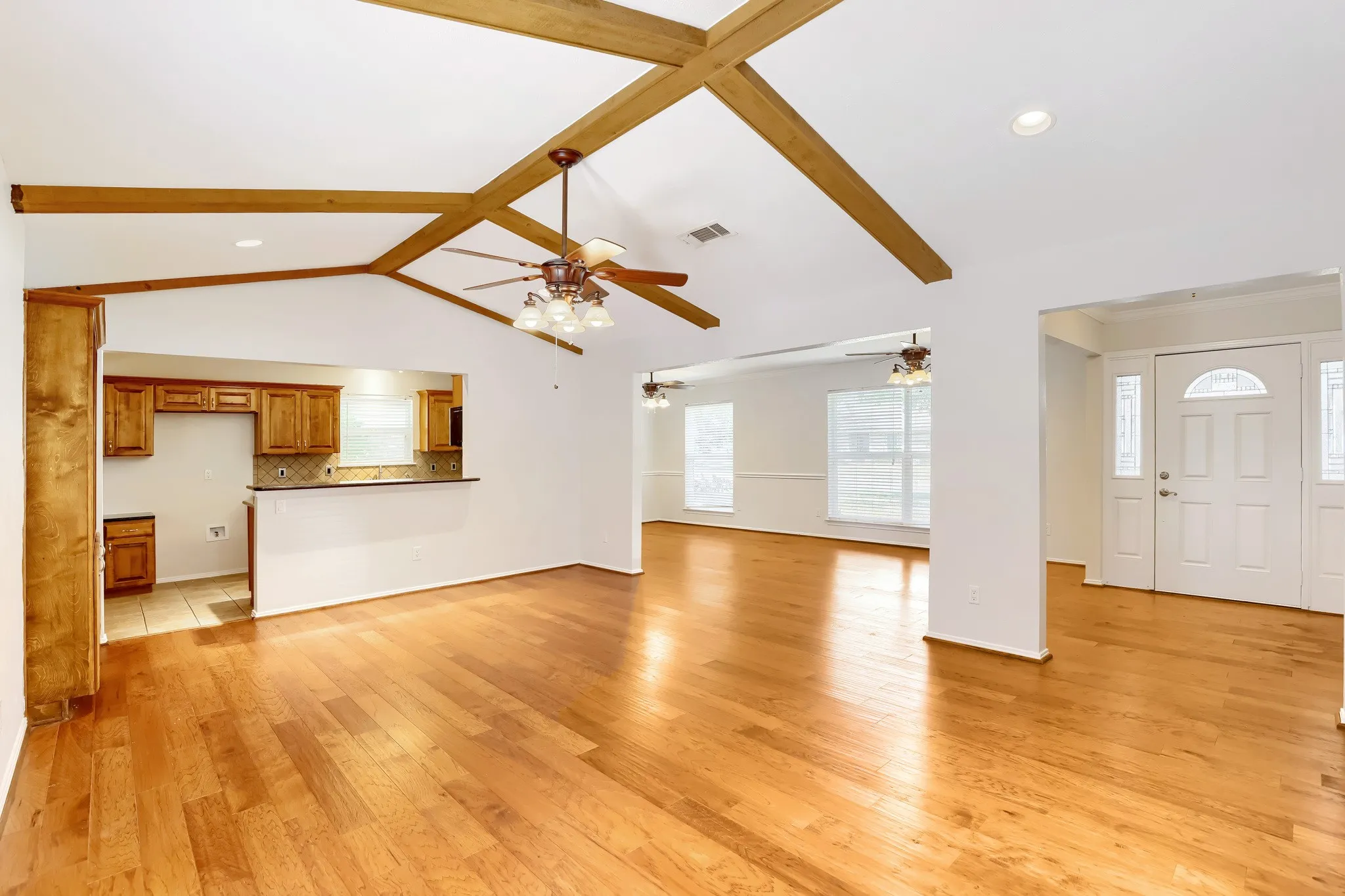 Single Family Residence For Sale in Dallas County , 2912 Marsann Lane, Farmers Branch, Texas 75234, 4 Bedroom, 3 Bathroom, 2 Garage spaces, 1,759 Sqft, built in 1970, mls#21393506, Real Estate Agent in Farmers Branch, Homes For Sale in Dallas county, Homes For Sale in Farmers Branch, Realtor in Farmers Branch Texas, Real Estate Brokerage Independent Realty Texas, Luminita Cordes Realtor