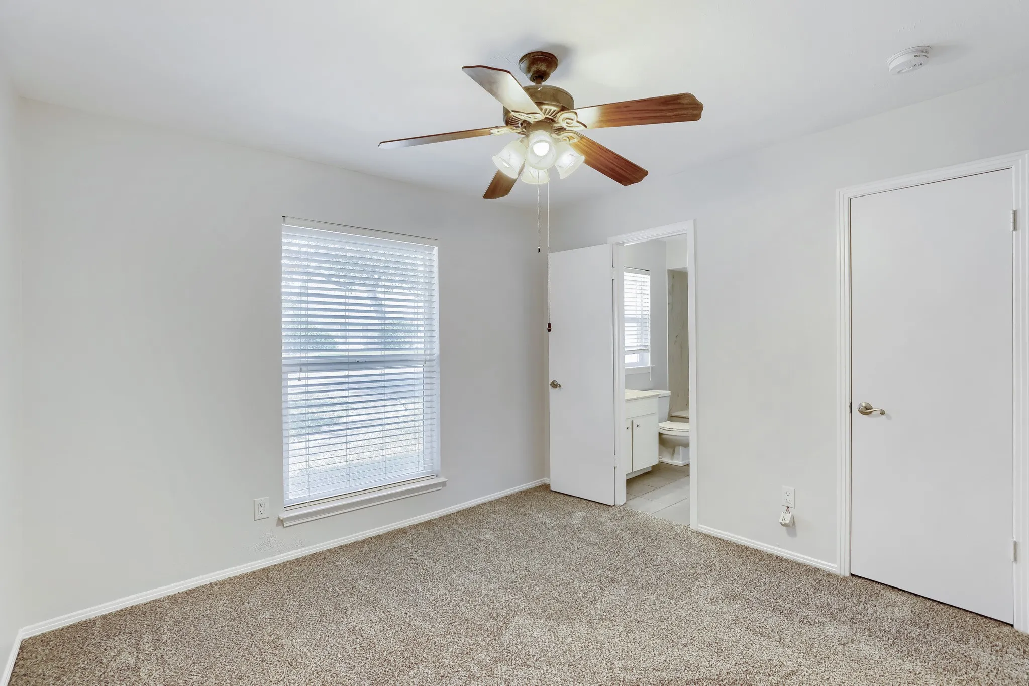 Single Family Residence For Sale in Dallas County , 2912 Marsann Lane, Farmers Branch, Texas 75234, 4 Bedroom, 3 Bathroom, 2 Garage spaces, 1,759 Sqft, built in 1970, mls#21393506, Real Estate Agent in Farmers Branch, Homes For Sale in Dallas county, Homes For Sale in Farmers Branch, Realtor in Farmers Branch Texas, Real Estate Brokerage Independent Realty Texas, Luminita Cordes Realtor