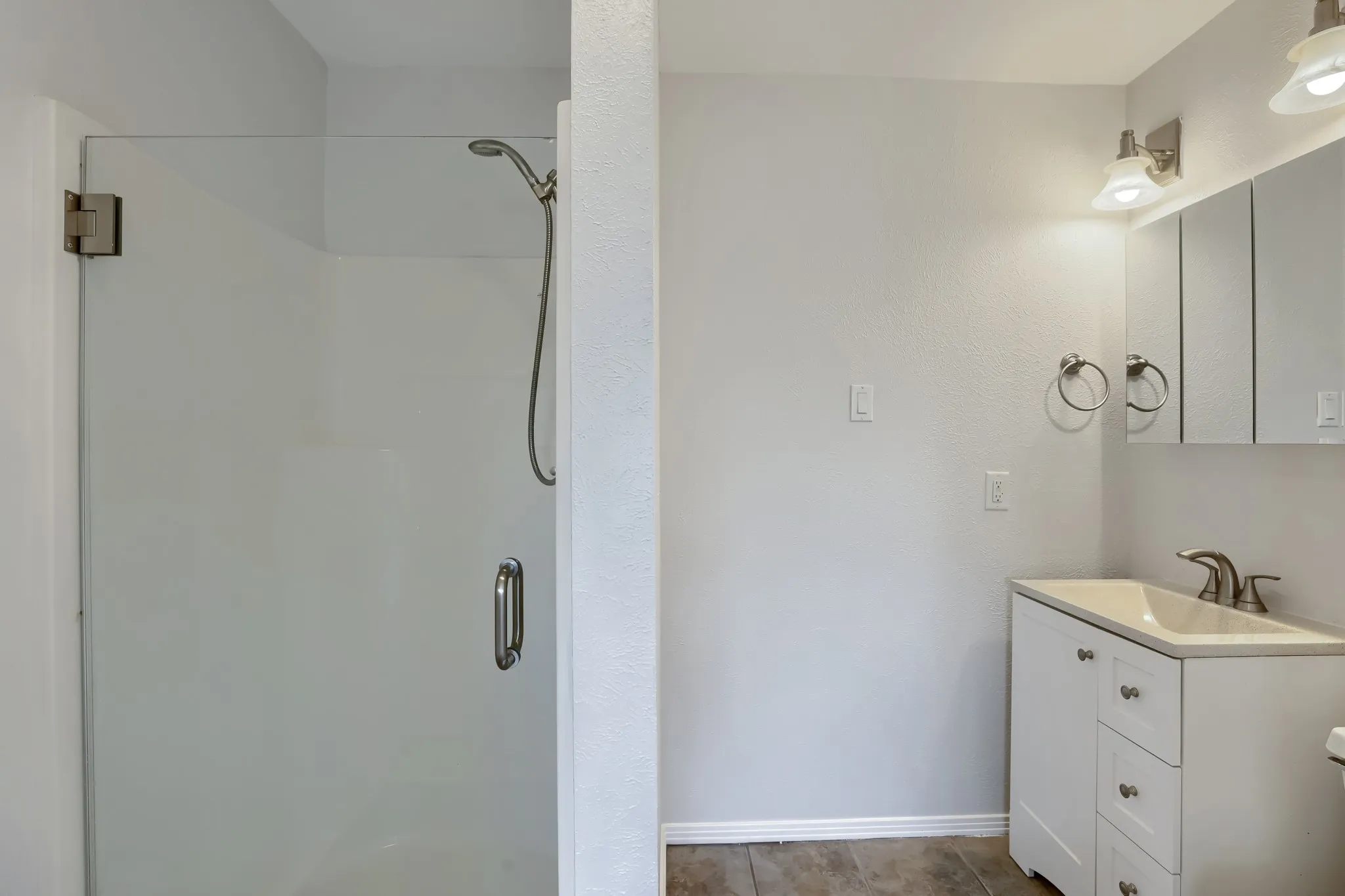 Single Family Residence For Sale in Dallas County , 2912 Marsann Lane, Farmers Branch, Texas 75234, 4 Bedroom, 3 Bathroom, 2 Garage spaces, 1,759 Sqft, built in 1970, mls#21393506, Real Estate Agent in Farmers Branch, Homes For Sale in Dallas county, Homes For Sale in Farmers Branch, Realtor in Farmers Branch Texas, Real Estate Brokerage Independent Realty Texas, Luminita Cordes Realtor