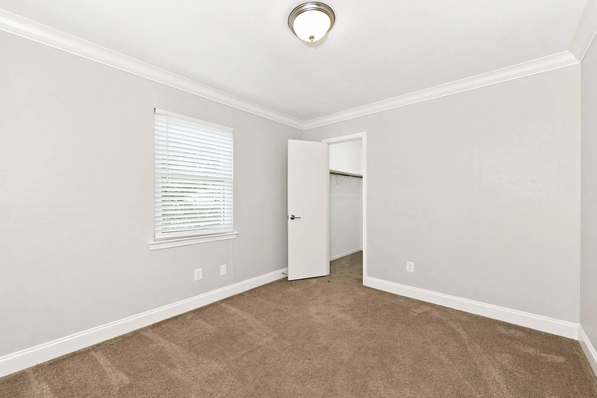 Single Family Residence For Sale in Dallas County , 1901 Creek Wood Court, Irving, Texas 75060, 4 Bedroom, 2 Bathroom, 2 Garage spaces, 2,332 Sqft, built in 1979, mls#21393745, Real Estate Agent in Irving, Homes For Sale in Dallas county, Homes For Sale in Irving, Realtor in Irving Texas, Real Estate Brokerage Independent Realty Texas, Luminita Cordes Realtor