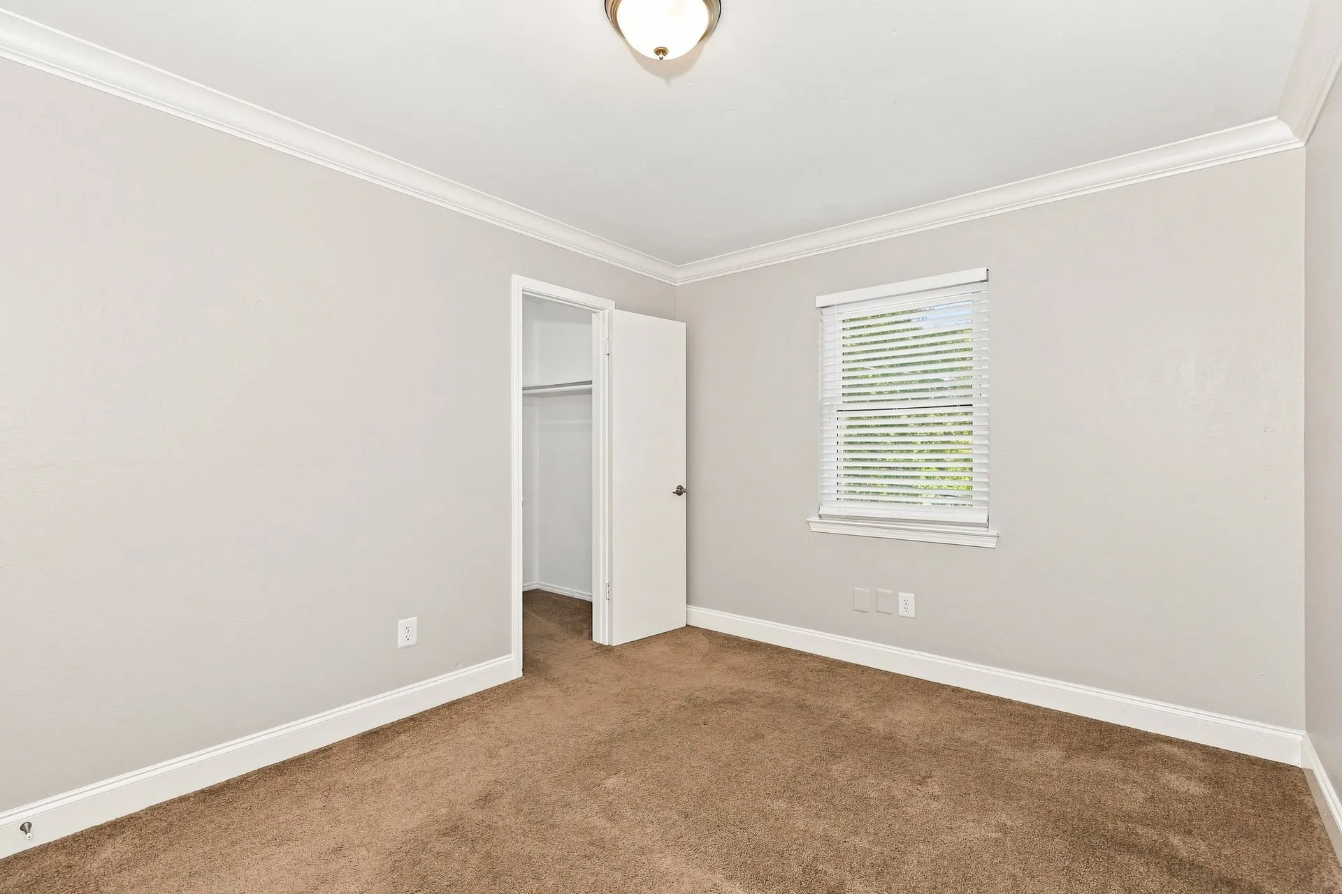 Single Family Residence For Sale in Dallas County , 1901 Creek Wood Court, Irving, Texas 75060, 4 Bedroom, 2 Bathroom, 2 Garage spaces, 2,332 Sqft, built in 1979, mls#21393745, Real Estate Agent in Irving, Homes For Sale in Dallas county, Homes For Sale in Irving, Realtor in Irving Texas, Real Estate Brokerage Independent Realty Texas, Luminita Cordes Realtor