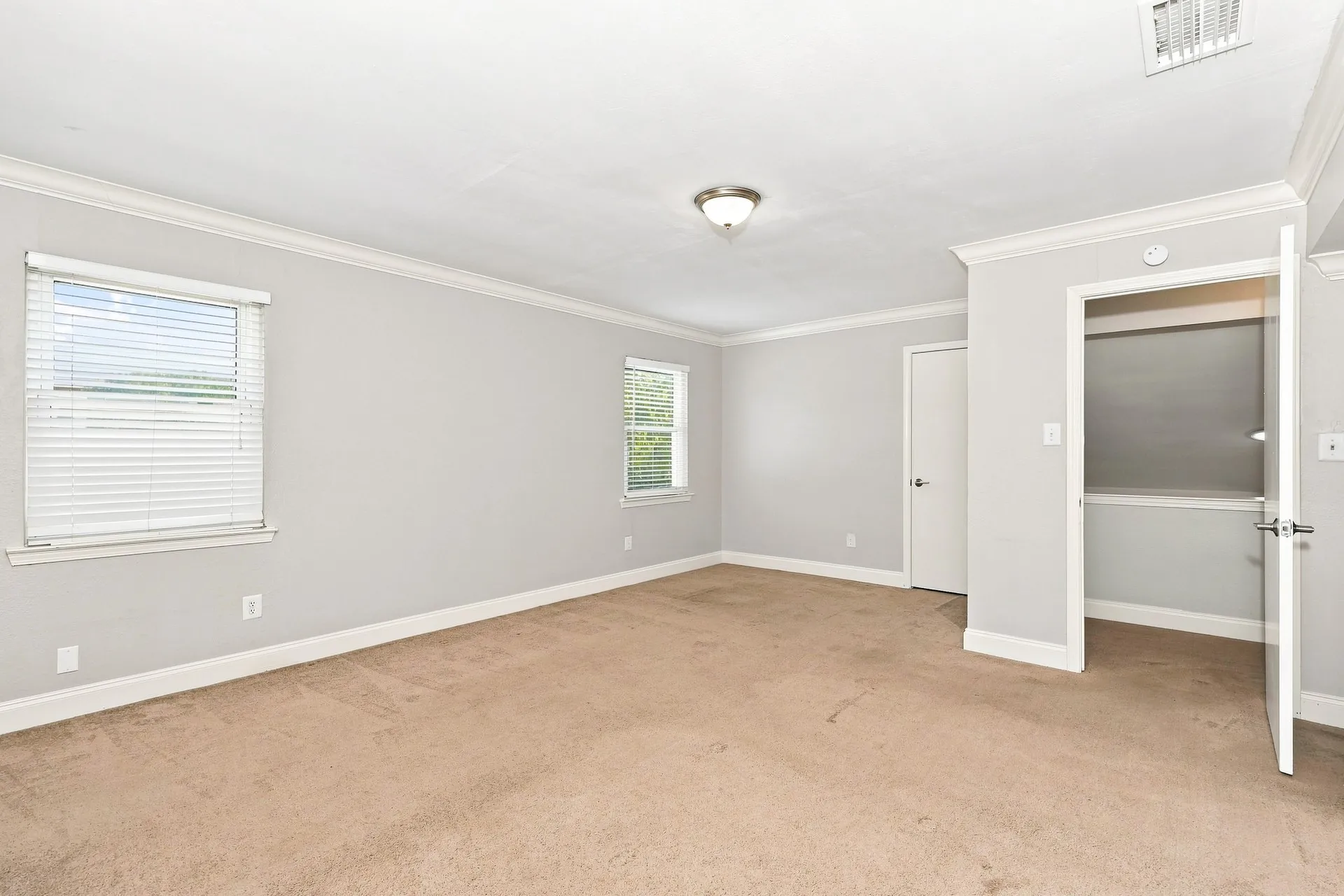 Single Family Residence For Sale in Dallas County , 1901 Creek Wood Court, Irving, Texas 75060, 4 Bedroom, 2 Bathroom, 2 Garage spaces, 2,332 Sqft, built in 1979, mls#21393745, Real Estate Agent in Irving, Homes For Sale in Dallas county, Homes For Sale in Irving, Realtor in Irving Texas, Real Estate Brokerage Independent Realty Texas, Luminita Cordes Realtor