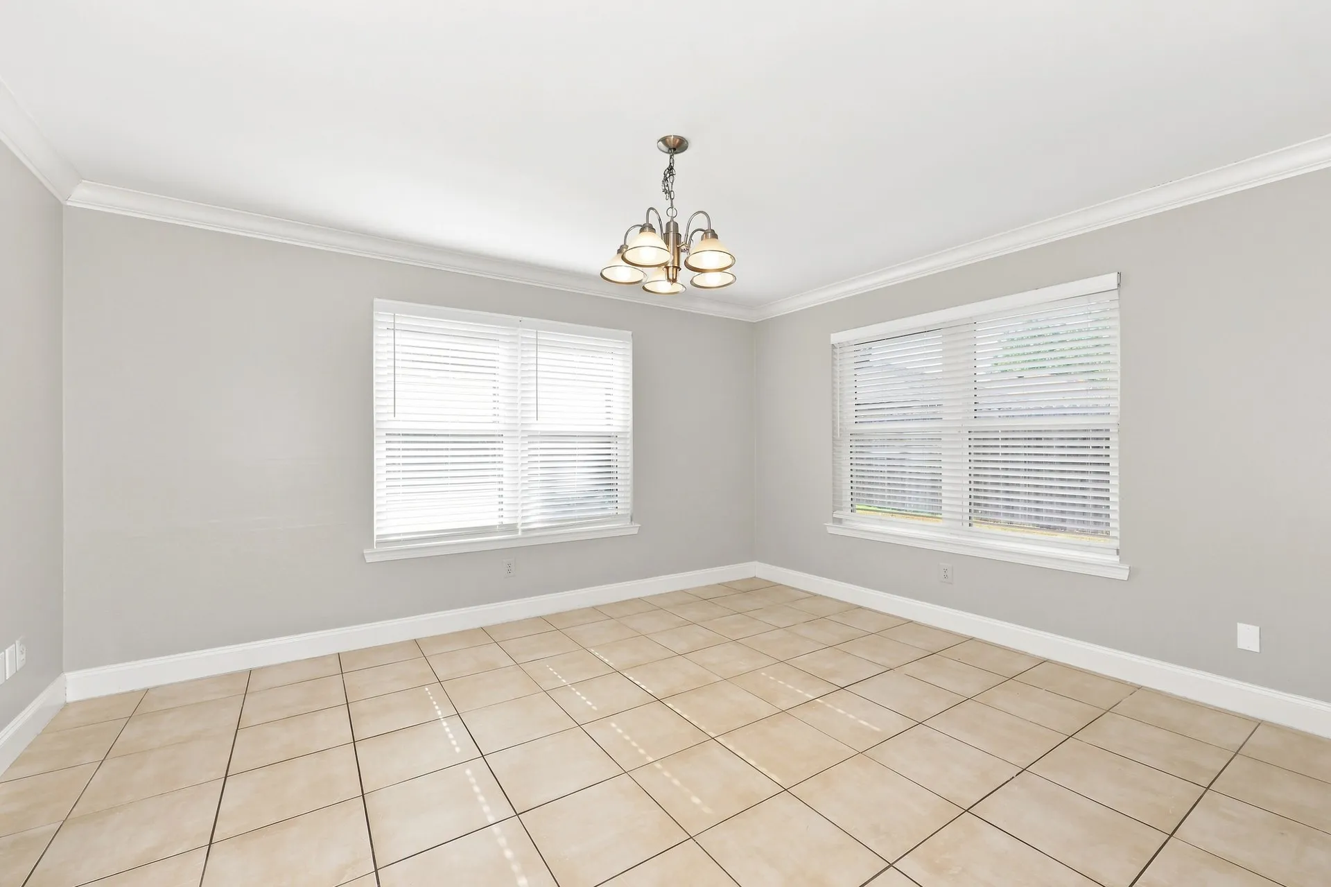Single Family Residence For Sale in Dallas County , 1901 Creek Wood Court, Irving, Texas 75060, 4 Bedroom, 2 Bathroom, 2 Garage spaces, 2,332 Sqft, built in 1979, mls#21393745, Real Estate Agent in Irving, Homes For Sale in Dallas county, Homes For Sale in Irving, Realtor in Irving Texas, Real Estate Brokerage Independent Realty Texas, Luminita Cordes Realtor