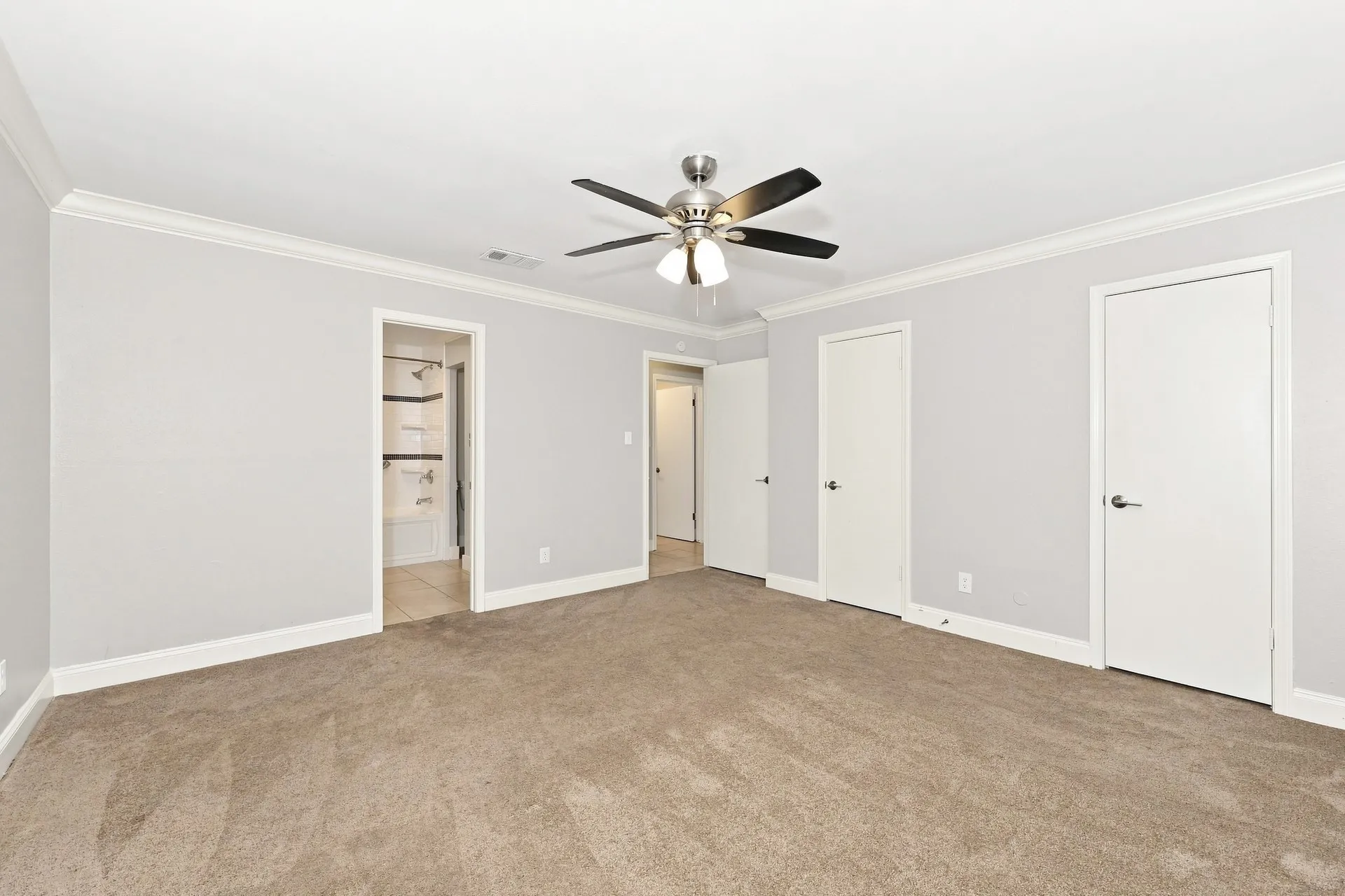 Single Family Residence For Sale in Dallas County , 1901 Creek Wood Court, Irving, Texas 75060, 4 Bedroom, 2 Bathroom, 2 Garage spaces, 2,332 Sqft, built in 1979, mls#21393745, Real Estate Agent in Irving, Homes For Sale in Dallas county, Homes For Sale in Irving, Realtor in Irving Texas, Real Estate Brokerage Independent Realty Texas, Luminita Cordes Realtor