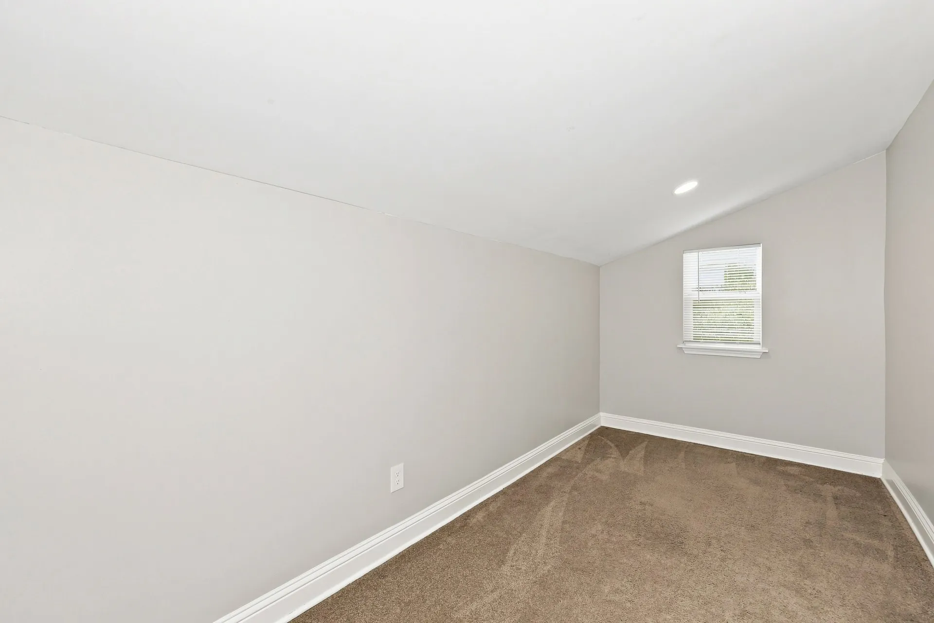Single Family Residence For Sale in Dallas County , 1901 Creek Wood Court, Irving, Texas 75060, 4 Bedroom, 2 Bathroom, 2 Garage spaces, 2,332 Sqft, built in 1979, mls#21393745, Real Estate Agent in Irving, Homes For Sale in Dallas county, Homes For Sale in Irving, Realtor in Irving Texas, Real Estate Brokerage Independent Realty Texas, Luminita Cordes Realtor
