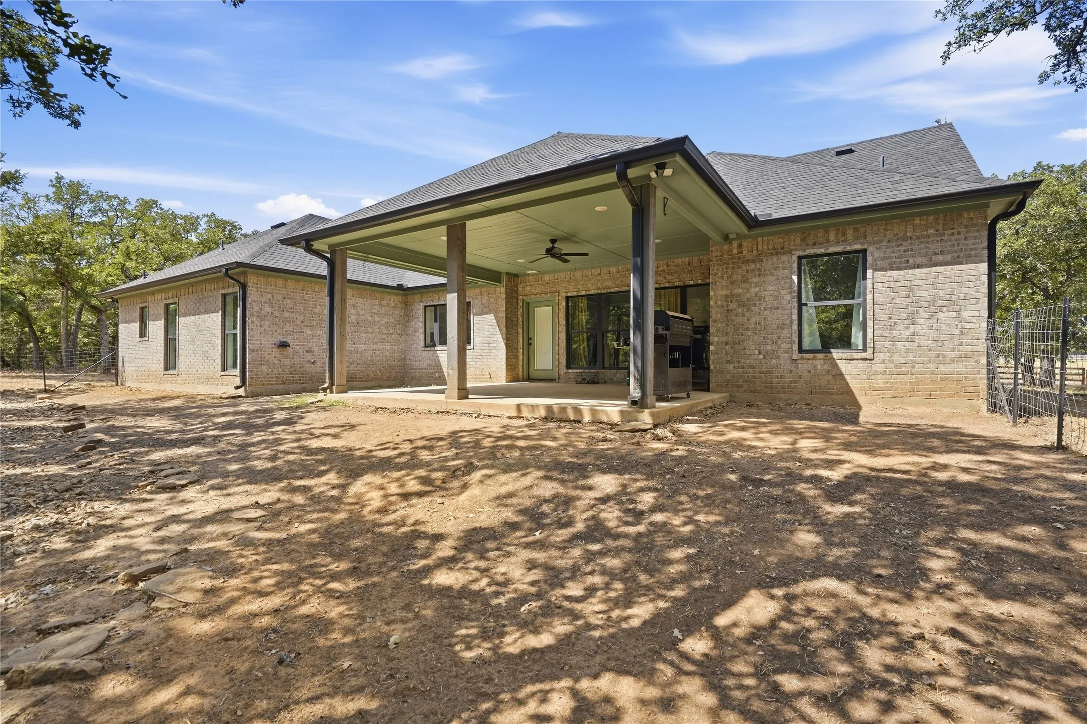Single Family Residence For Sale in Wise County , 230 Silver Lakes Drive, Sunset, Texas 76270, 3 Bedroom, 2 Bathroom, 2 Garage spaces, 1,910 Sqft, built in 2022, mls#21396040, Real Estate Agent in Sunset, Homes For Sale in Wise county, Homes For Sale in Sunset, Realtor in Sunset Texas, Real Estate Brokerage Independent Realty Texas, Luminita Cordes Realtor