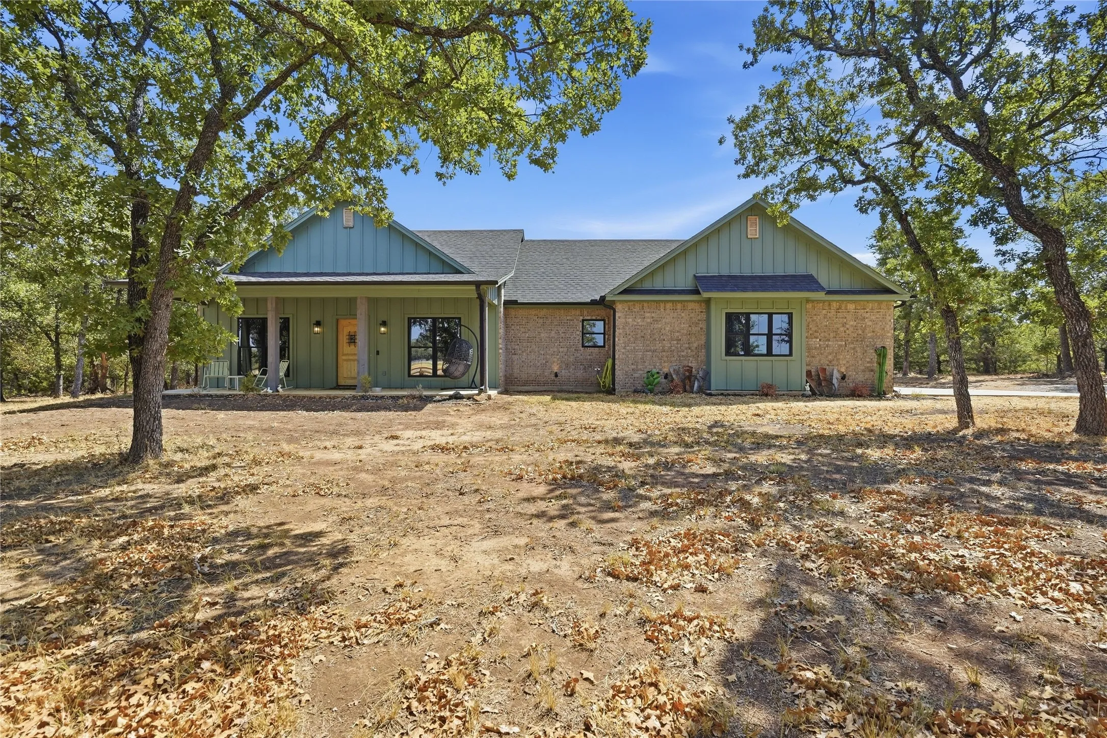Single Family Residence For Sale in Wise County , 230 Silver Lakes Drive, Sunset, Texas 76270, 3 Bedroom, 2 Bathroom, 2 Garage spaces, 1,910 Sqft, built in 2022, mls#21396040, Real Estate Agent in Sunset, Homes For Sale in Wise county, Homes For Sale in Sunset, Realtor in Sunset Texas, Real Estate Brokerage Independent Realty Texas, Luminita Cordes Realtor