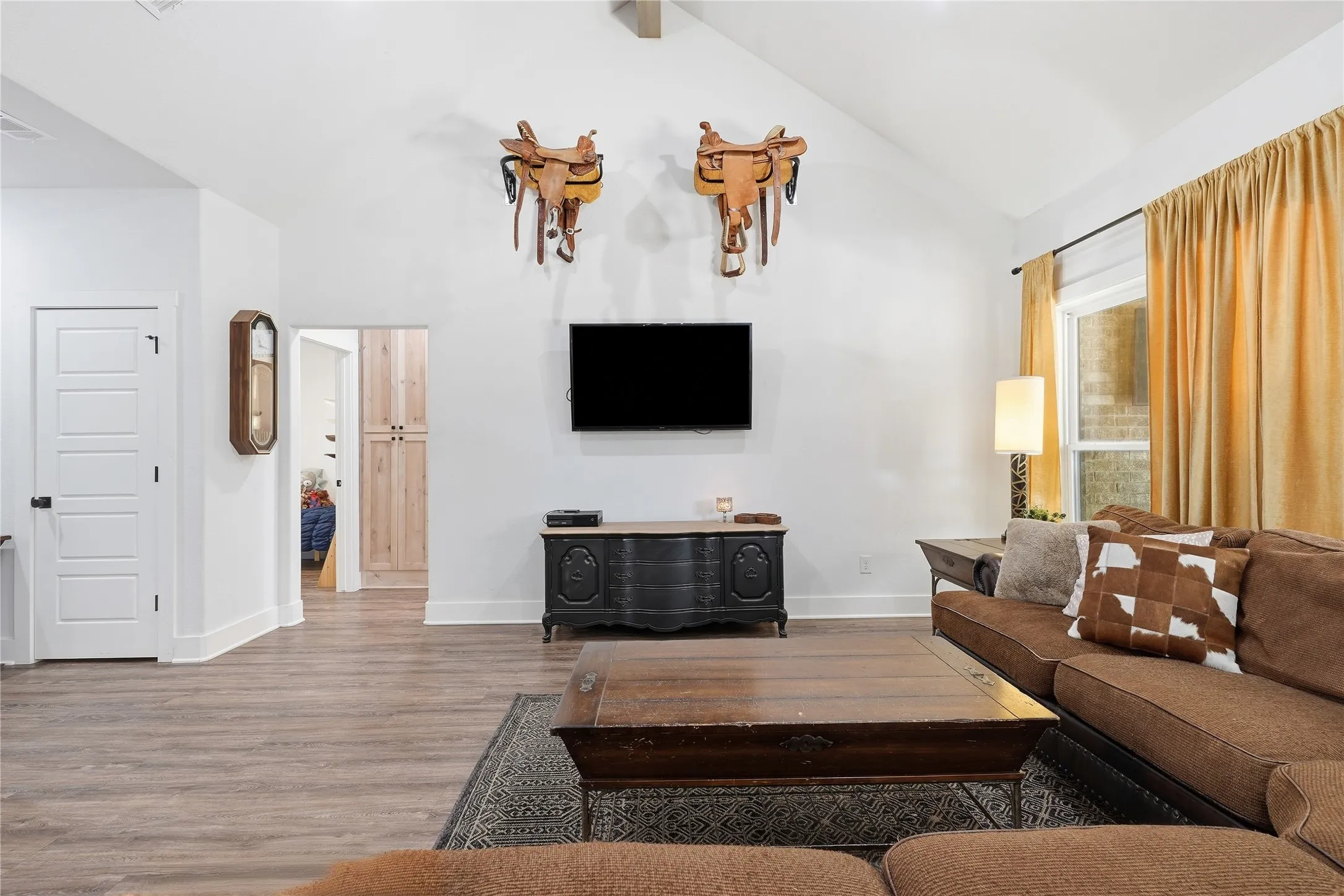 Single Family Residence For Sale in Wise County , 230 Silver Lakes Drive, Sunset, Texas 76270, 3 Bedroom, 2 Bathroom, 2 Garage spaces, 1,910 Sqft, built in 2022, mls#21396040, Real Estate Agent in Sunset, Homes For Sale in Wise county, Homes For Sale in Sunset, Realtor in Sunset Texas, Real Estate Brokerage Independent Realty Texas, Luminita Cordes Realtor
