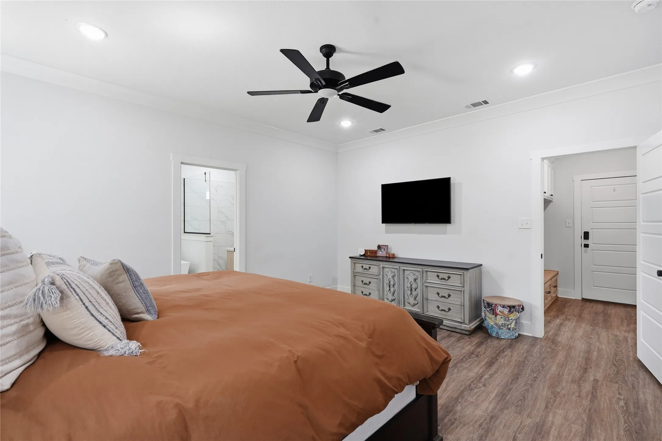 Single Family Residence For Sale in Wise County , 230 Silver Lakes Drive, Sunset, Texas 76270, 3 Bedroom, 2 Bathroom, 2 Garage spaces, 1,910 Sqft, built in 2022, mls#21396040, Real Estate Agent in Sunset, Homes For Sale in Wise county, Homes For Sale in Sunset, Realtor in Sunset Texas, Real Estate Brokerage Independent Realty Texas, Luminita Cordes Realtor
