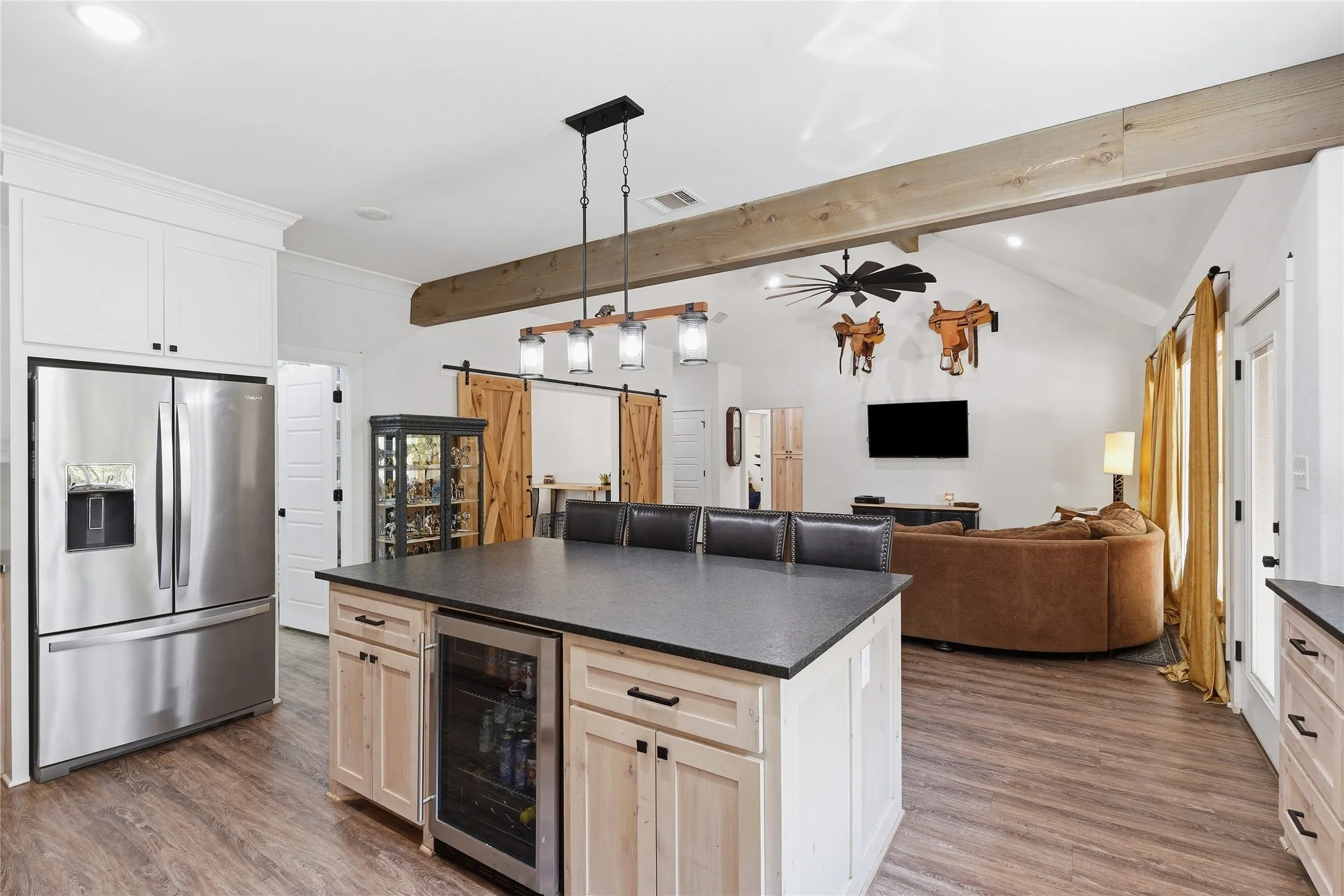 Single Family Residence For Sale in Wise County , 230 Silver Lakes Drive, Sunset, Texas 76270, 3 Bedroom, 2 Bathroom, 2 Garage spaces, 1,910 Sqft, built in 2022, mls#21396040, Real Estate Agent in Sunset, Homes For Sale in Wise county, Homes For Sale in Sunset, Realtor in Sunset Texas, Real Estate Brokerage Independent Realty Texas, Luminita Cordes Realtor