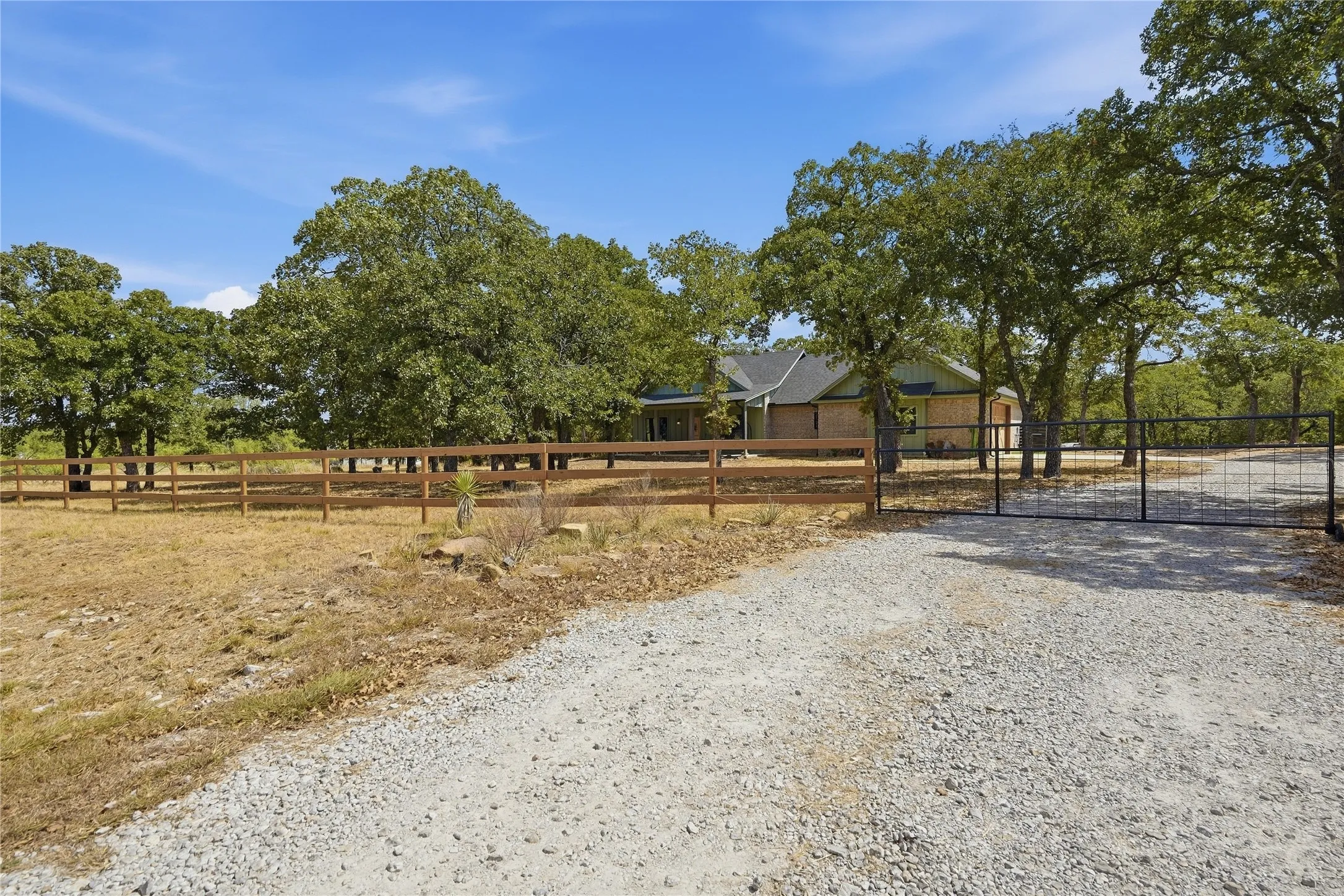 Single Family Residence For Sale in Wise County , 230 Silver Lakes Drive, Sunset, Texas 76270, 3 Bedroom, 2 Bathroom, 2 Garage spaces, 1,910 Sqft, built in 2022, mls#21396040, Real Estate Agent in Sunset, Homes For Sale in Wise county, Homes For Sale in Sunset, Realtor in Sunset Texas, Real Estate Brokerage Independent Realty Texas, Luminita Cordes Realtor