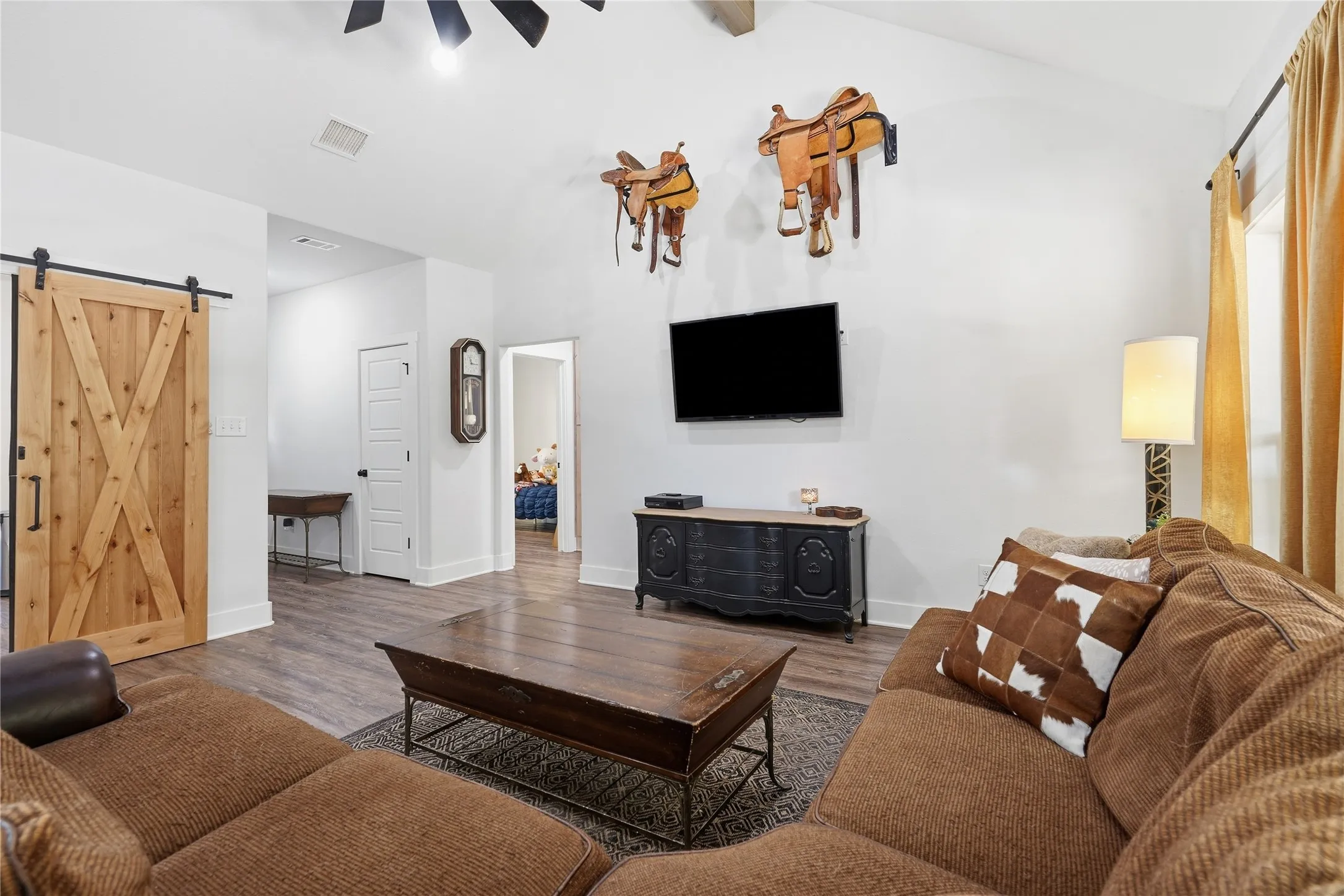Single Family Residence For Sale in Wise County , 230 Silver Lakes Drive, Sunset, Texas 76270, 3 Bedroom, 2 Bathroom, 2 Garage spaces, 1,910 Sqft, built in 2022, mls#21396040, Real Estate Agent in Sunset, Homes For Sale in Wise county, Homes For Sale in Sunset, Realtor in Sunset Texas, Real Estate Brokerage Independent Realty Texas, Luminita Cordes Realtor