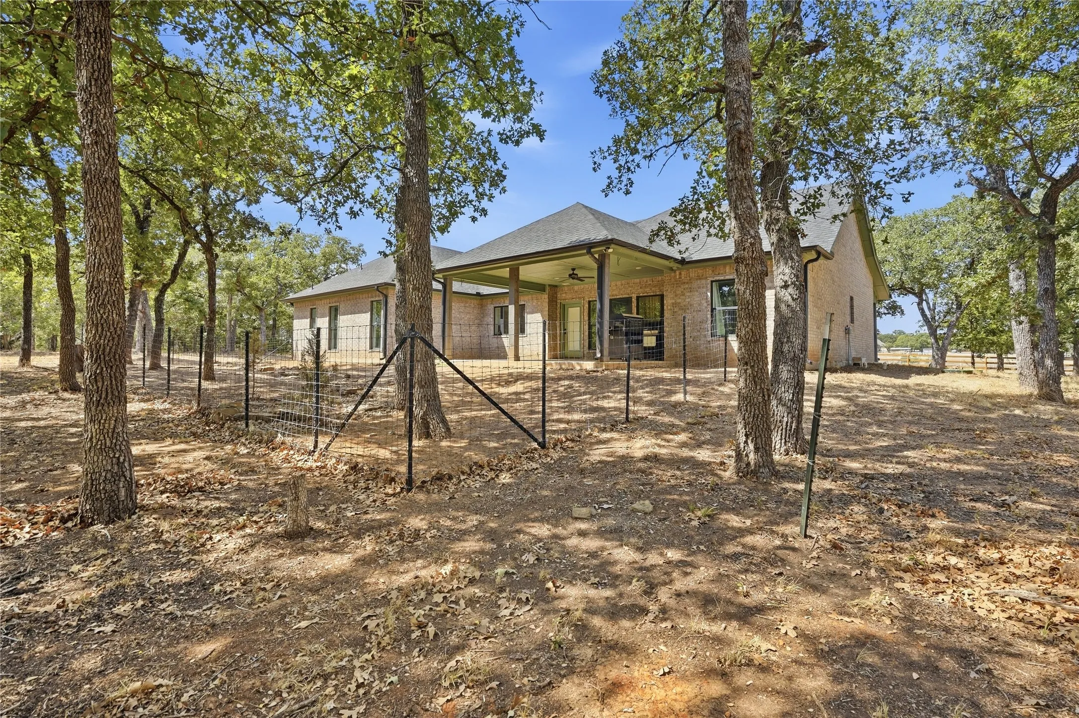 Single Family Residence For Sale in Wise County , 230 Silver Lakes Drive, Sunset, Texas 76270, 3 Bedroom, 2 Bathroom, 2 Garage spaces, 1,910 Sqft, built in 2022, mls#21396040, Real Estate Agent in Sunset, Homes For Sale in Wise county, Homes For Sale in Sunset, Realtor in Sunset Texas, Real Estate Brokerage Independent Realty Texas, Luminita Cordes Realtor