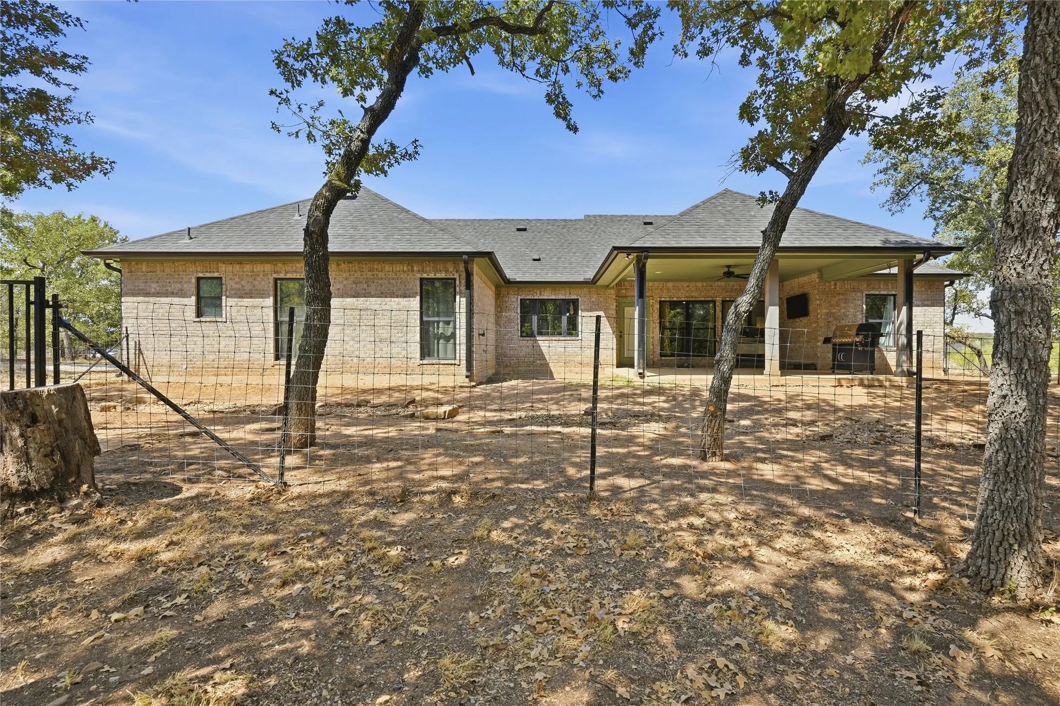 Single Family Residence For Sale in Wise County , 230 Silver Lakes Drive, Sunset, Texas 76270, 3 Bedroom, 2 Bathroom, 2 Garage spaces, 1,910 Sqft, built in 2022, mls#21396040, Real Estate Agent in Sunset, Homes For Sale in Wise county, Homes For Sale in Sunset, Realtor in Sunset Texas, Real Estate Brokerage Independent Realty Texas, Luminita Cordes Realtor