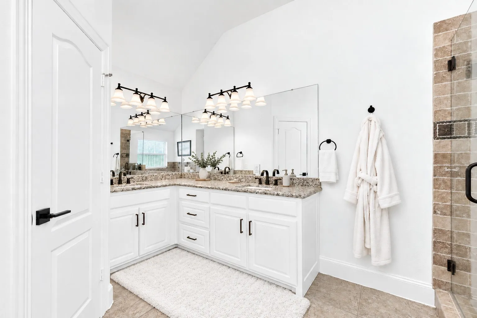 Single Family Residence For Rent in Rockwall County , 116 Linda Lane, Heath, Texas 75032, 4 Bedroom, 2 Bathroom, 2 Garage spaces, 2,219 Sqft, built in 2005, mls#21396018, Real Estate Agent in Heath, Homes For Rent in Rockwall county, Homes For Rent in Heath, Realtor in Heath Texas, Real Estate Brokerage Independent Realty Texas, Luminita Cordes Realtor