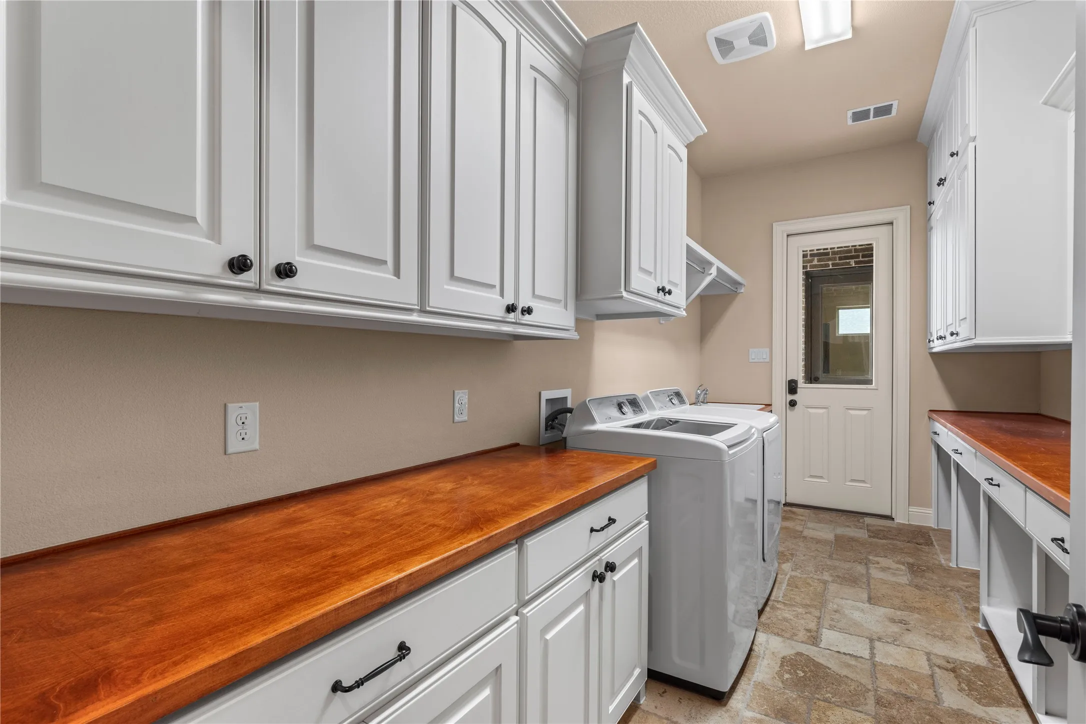 Single Family Residence For Sale in Collin County , 4840 Serenity Trail, Mc Kinney, Texas 75071, 3 Bedroom, 3 Bathroom, 2 Garage spaces, 3,803 Sqft, built in 2016, mls#21393801, Real Estate Agent in Mc Kinney, Homes For Sale in Collin county, Homes For Sale in Mc Kinney, Realtor in Mc Kinney Texas, Real Estate Brokerage Independent Realty Texas, Luminita Cordes Realtor