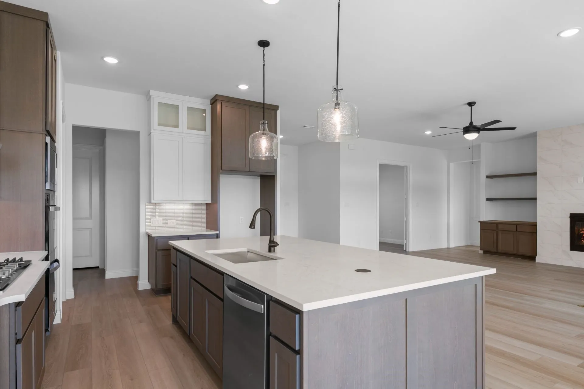 Single Family Residence For Sale in Parker County , 1099 Paradise Parkway, Poolville, Texas 76487, 3 Bedroom, 3 Bathroom, 2 Garage spaces, 2,587 Sqft, built in 2024, mls#21395991, Real Estate Agent in Poolville, Homes For Sale in Parker county, Homes For Sale in Poolville, Realtor in Poolville Texas, Real Estate Brokerage Independent Realty Texas, Luminita Cordes Realtor