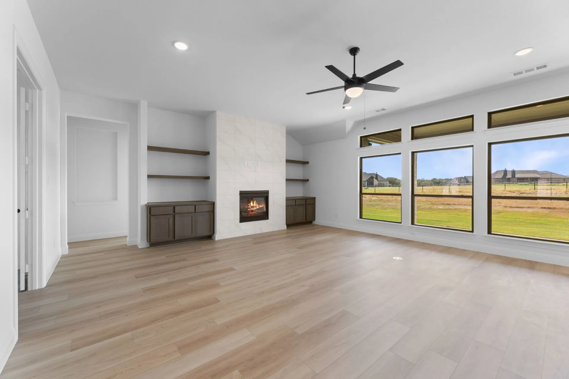 Single Family Residence For Sale in Parker County , 1099 Paradise Parkway, Poolville, Texas 76487, 3 Bedroom, 3 Bathroom, 2 Garage spaces, 2,587 Sqft, built in 2024, mls#21395991, Real Estate Agent in Poolville, Homes For Sale in Parker county, Homes For Sale in Poolville, Realtor in Poolville Texas, Real Estate Brokerage Independent Realty Texas, Luminita Cordes Realtor