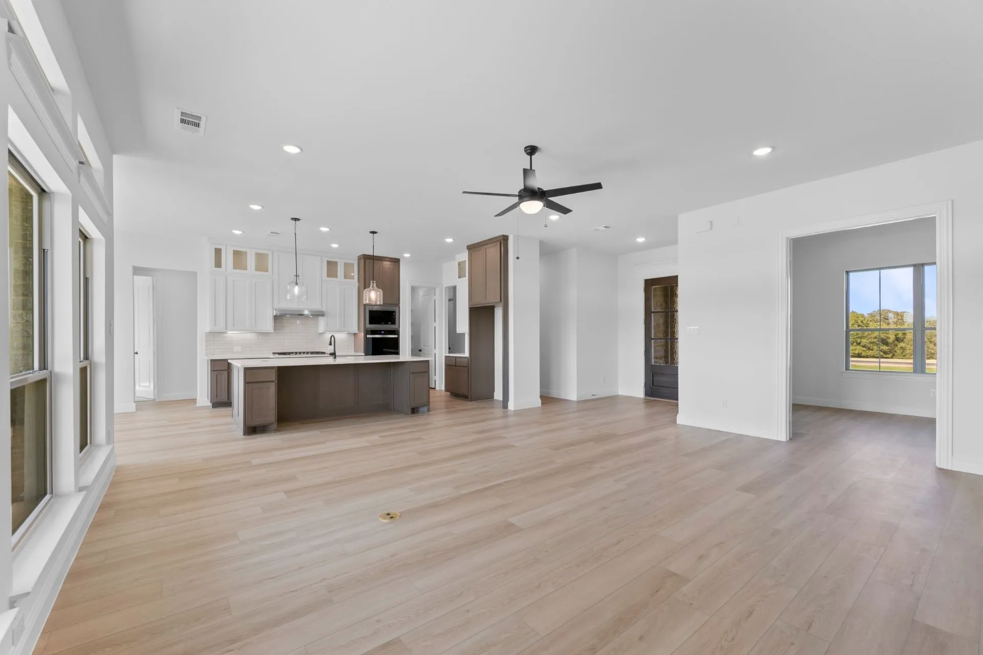 Single Family Residence For Sale in Parker County , 1099 Paradise Parkway, Poolville, Texas 76487, 3 Bedroom, 3 Bathroom, 2 Garage spaces, 2,587 Sqft, built in 2024, mls#21395991, Real Estate Agent in Poolville, Homes For Sale in Parker county, Homes For Sale in Poolville, Realtor in Poolville Texas, Real Estate Brokerage Independent Realty Texas, Luminita Cordes Realtor