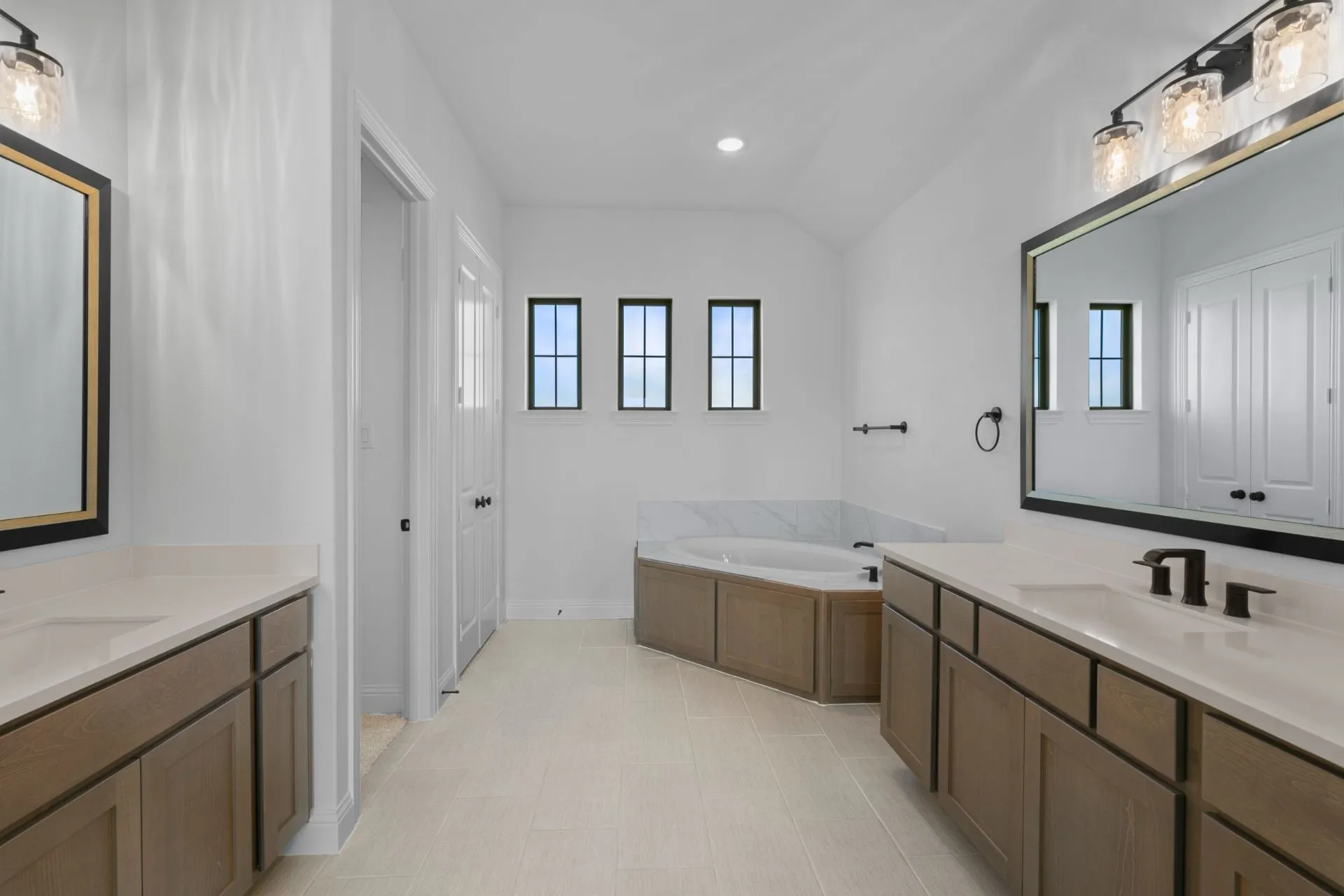 Single Family Residence For Sale in Parker County , 1099 Paradise Parkway, Poolville, Texas 76487, 3 Bedroom, 3 Bathroom, 2 Garage spaces, 2,587 Sqft, built in 2024, mls#21395991, Real Estate Agent in Poolville, Homes For Sale in Parker county, Homes For Sale in Poolville, Realtor in Poolville Texas, Real Estate Brokerage Independent Realty Texas, Luminita Cordes Realtor