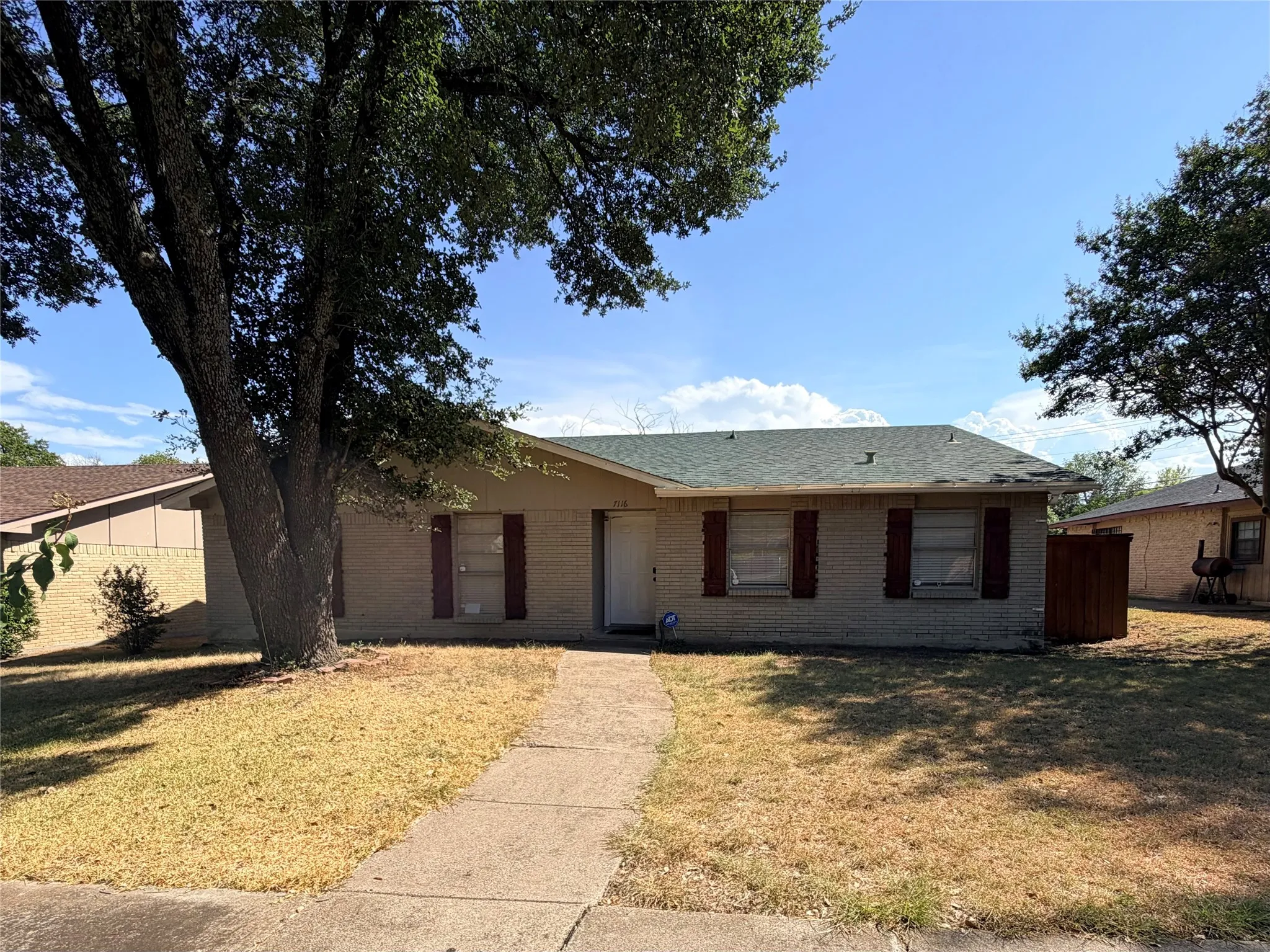 Single Family Residence For Sale in Dallas County , 7116 Chinaberry Road, Dallas, Texas 75249, 4 Bedroom, 2 Bathroom, 2 Garage spaces, 1,796 Sqft, built in 1975, mls#21394538, Real Estate Agent in Dallas, Homes For Sale in Dallas county, Homes For Sale in Dallas, Realtor in Dallas Texas, Real Estate Brokerage Independent Realty Texas, Luminita Cordes Realtor