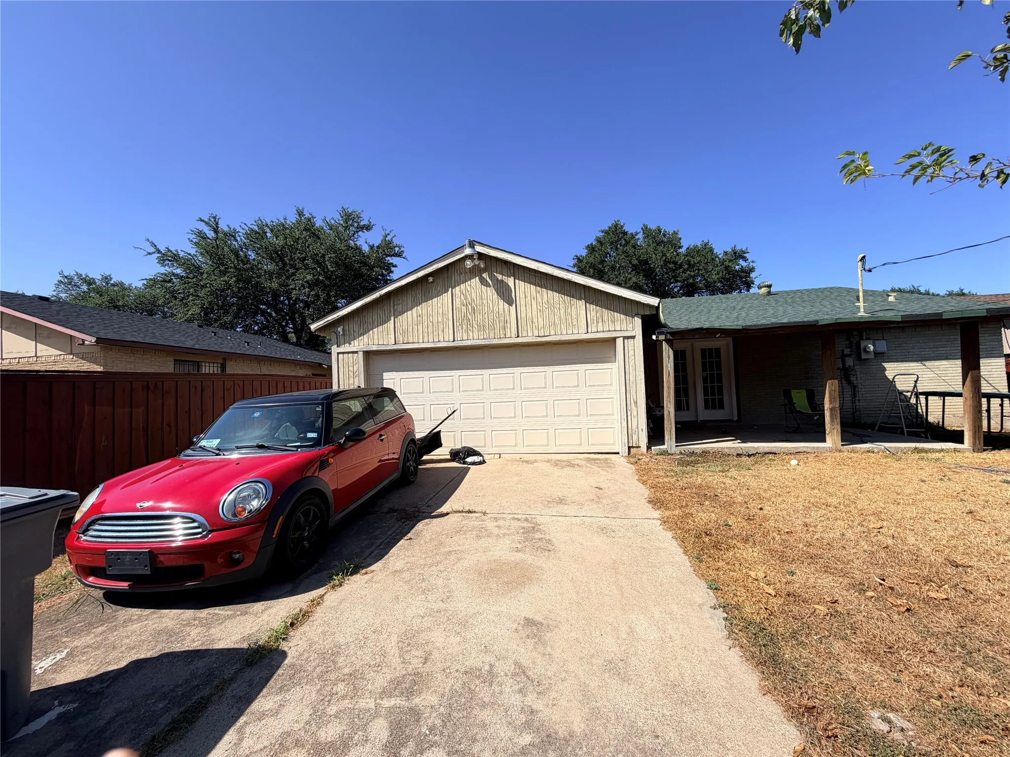 Single Family Residence For Sale in Dallas County , 7116 Chinaberry Road, Dallas, Texas 75249, 4 Bedroom, 2 Bathroom, 2 Garage spaces, 1,796 Sqft, built in 1975, mls#21394538, Real Estate Agent in Dallas, Homes For Sale in Dallas county, Homes For Sale in Dallas, Realtor in Dallas Texas, Real Estate Brokerage Independent Realty Texas, Luminita Cordes Realtor