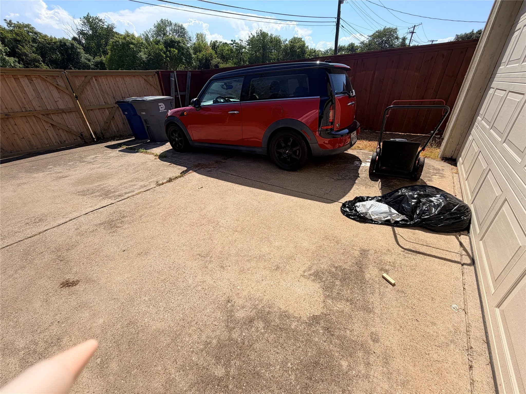 Single Family Residence For Sale in Dallas County , 7116 Chinaberry Road, Dallas, Texas 75249, 4 Bedroom, 2 Bathroom, 2 Garage spaces, 1,796 Sqft, built in 1975, mls#21394538, Real Estate Agent in Dallas, Homes For Sale in Dallas county, Homes For Sale in Dallas, Realtor in Dallas Texas, Real Estate Brokerage Independent Realty Texas, Luminita Cordes Realtor