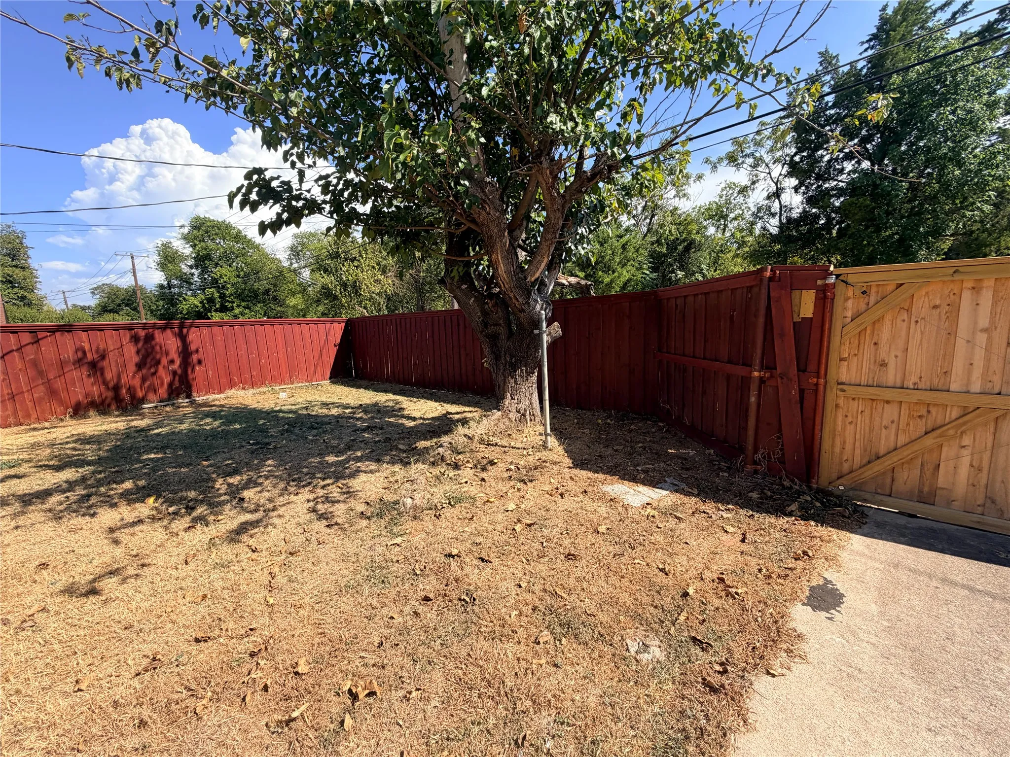 Single Family Residence For Sale in Dallas County , 7116 Chinaberry Road, Dallas, Texas 75249, 4 Bedroom, 2 Bathroom, 2 Garage spaces, 1,796 Sqft, built in 1975, mls#21394538, Real Estate Agent in Dallas, Homes For Sale in Dallas county, Homes For Sale in Dallas, Realtor in Dallas Texas, Real Estate Brokerage Independent Realty Texas, Luminita Cordes Realtor