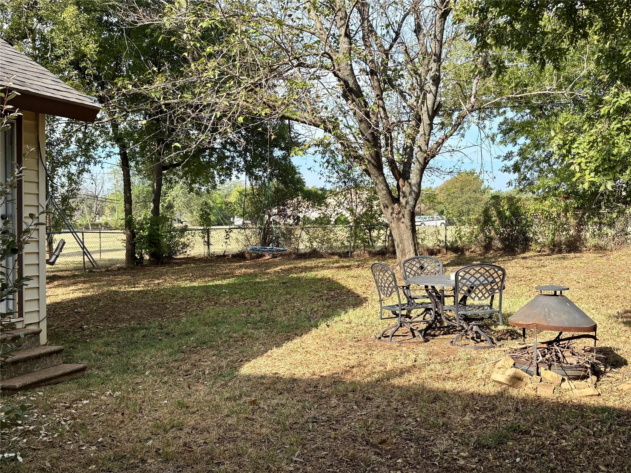 Single Family Residence For Sale in Grayson County , 705 N Derby Street, Denison, Texas 75020, 2 Bedroom, 1 Bathroom, 1 Garage spaces, 1,003 Sqft, built in 1950, mls#21396008, Real Estate Agent in Denison, Homes For Sale in Grayson county, Homes For Sale in Denison, Realtor in Denison Texas, Real Estate Brokerage Independent Realty Texas, Luminita Cordes Realtor