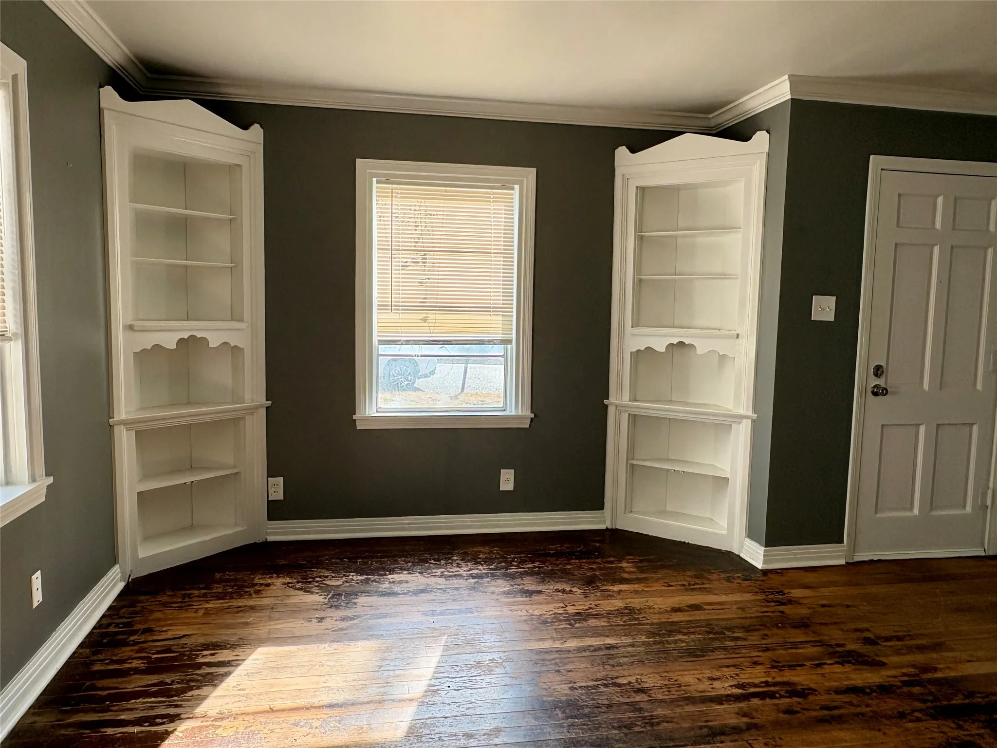 Single Family Residence For Sale in Grayson County , 705 N Derby Street, Denison, Texas 75020, 2 Bedroom, 1 Bathroom, 1 Garage spaces, 1,003 Sqft, built in 1950, mls#21396008, Real Estate Agent in Denison, Homes For Sale in Grayson county, Homes For Sale in Denison, Realtor in Denison Texas, Real Estate Brokerage Independent Realty Texas, Luminita Cordes Realtor