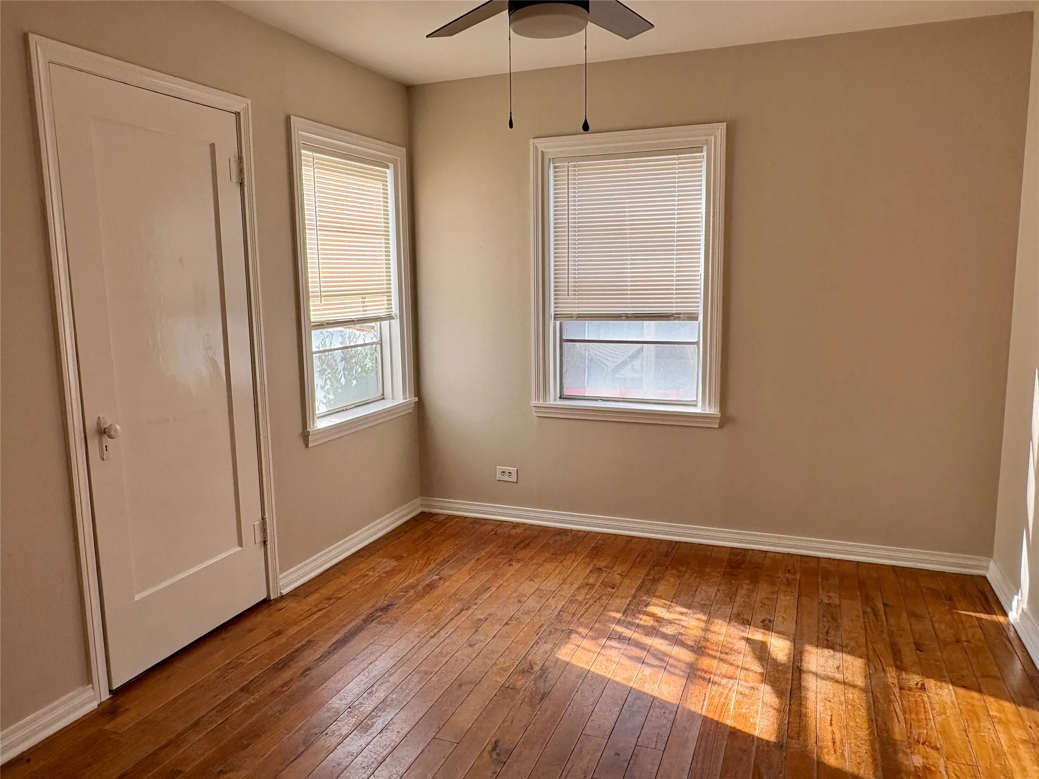 Single Family Residence For Sale in Grayson County , 705 N Derby Street, Denison, Texas 75020, 2 Bedroom, 1 Bathroom, 1 Garage spaces, 1,003 Sqft, built in 1950, mls#21396008, Real Estate Agent in Denison, Homes For Sale in Grayson county, Homes For Sale in Denison, Realtor in Denison Texas, Real Estate Brokerage Independent Realty Texas, Luminita Cordes Realtor