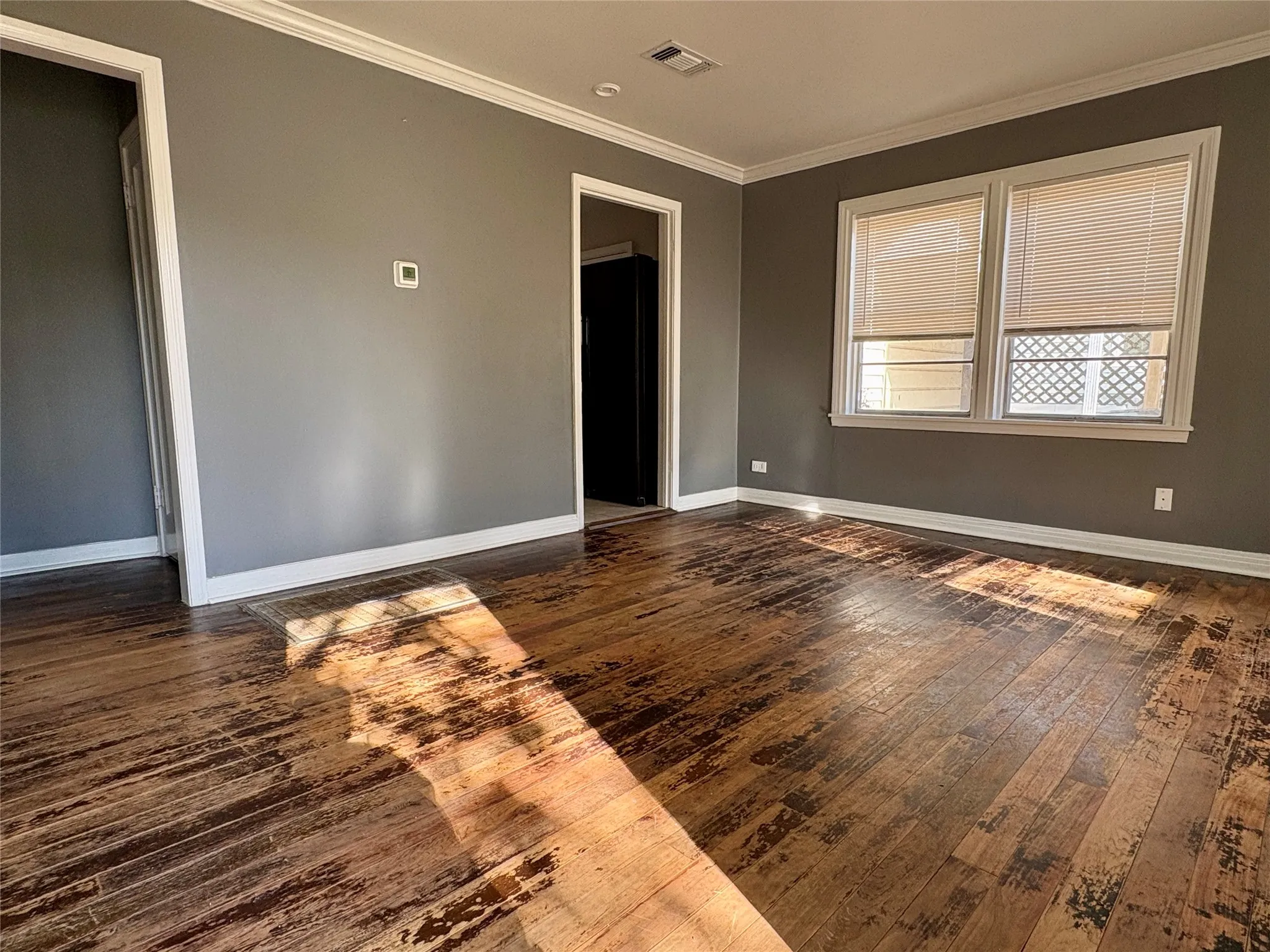 Single Family Residence For Sale in Grayson County , 705 N Derby Street, Denison, Texas 75020, 2 Bedroom, 1 Bathroom, 1 Garage spaces, 1,003 Sqft, built in 1950, mls#21396008, Real Estate Agent in Denison, Homes For Sale in Grayson county, Homes For Sale in Denison, Realtor in Denison Texas, Real Estate Brokerage Independent Realty Texas, Luminita Cordes Realtor
