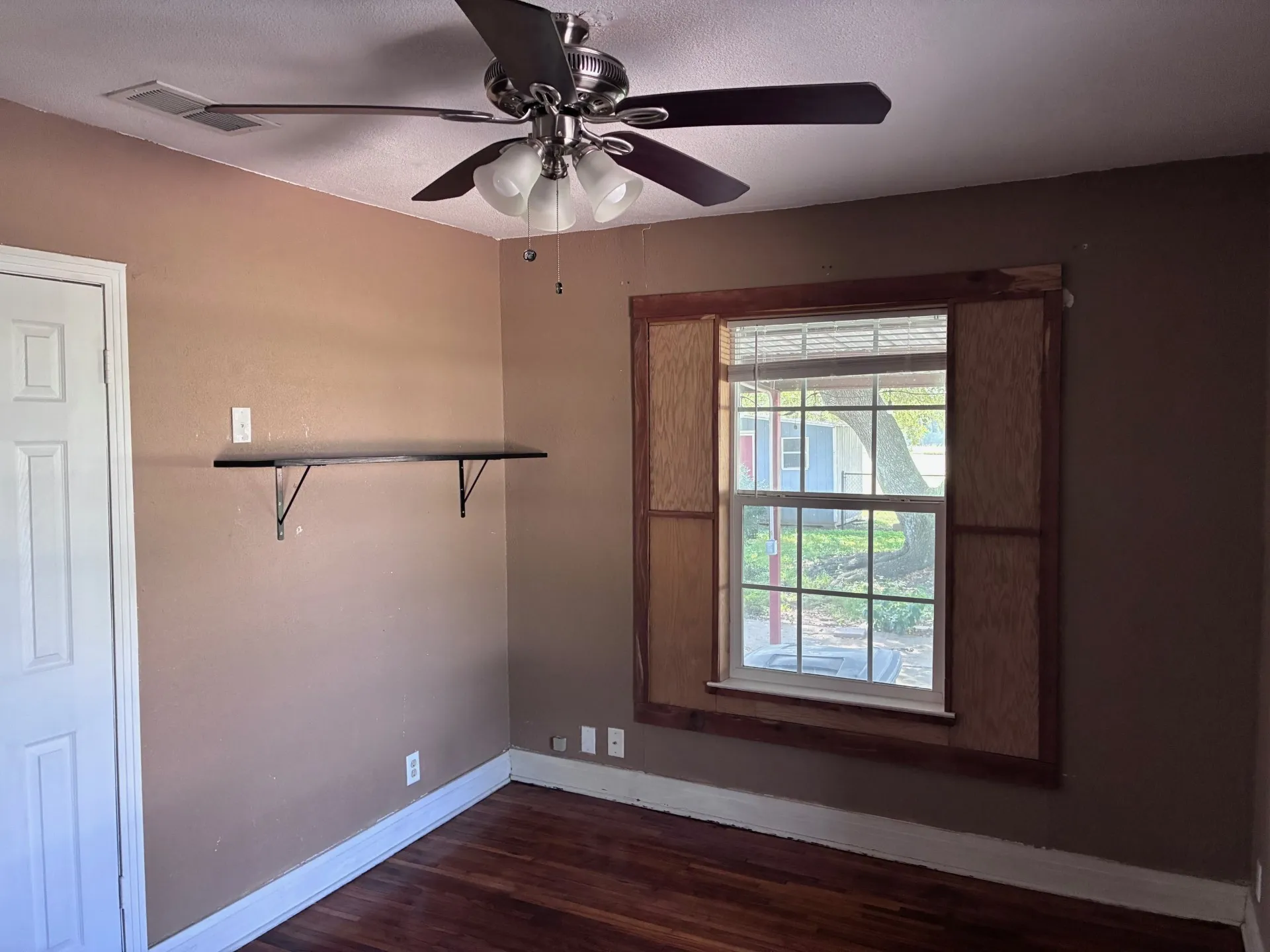 Single Family Residence For Sale in Freestone County , 306 Hubbard, Streetman, Texas 75859, 3 Bedroom, 2 Bathroom, Garage spaces, 1,380 Sqft, built in 1950, mls#21396111, Real Estate Agent in Streetman, Homes For Sale in Freestone county, Homes For Sale in Streetman, Realtor in Streetman Texas, Real Estate Brokerage Independent Realty Texas, Luminita Cordes Realtor
